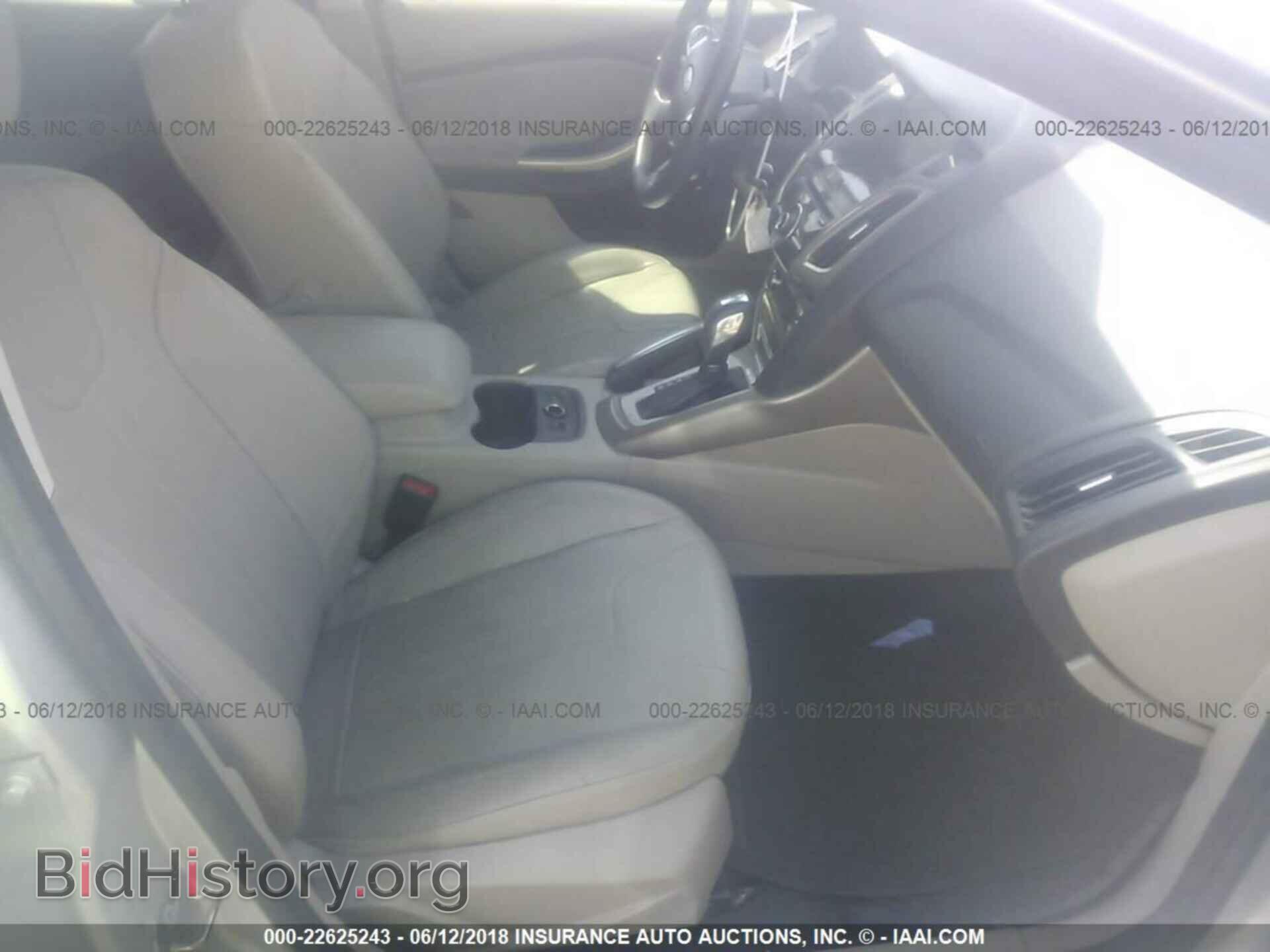 2012 Ford Focus - VIN: 1FAHP3M22CL230689 - Photo 5