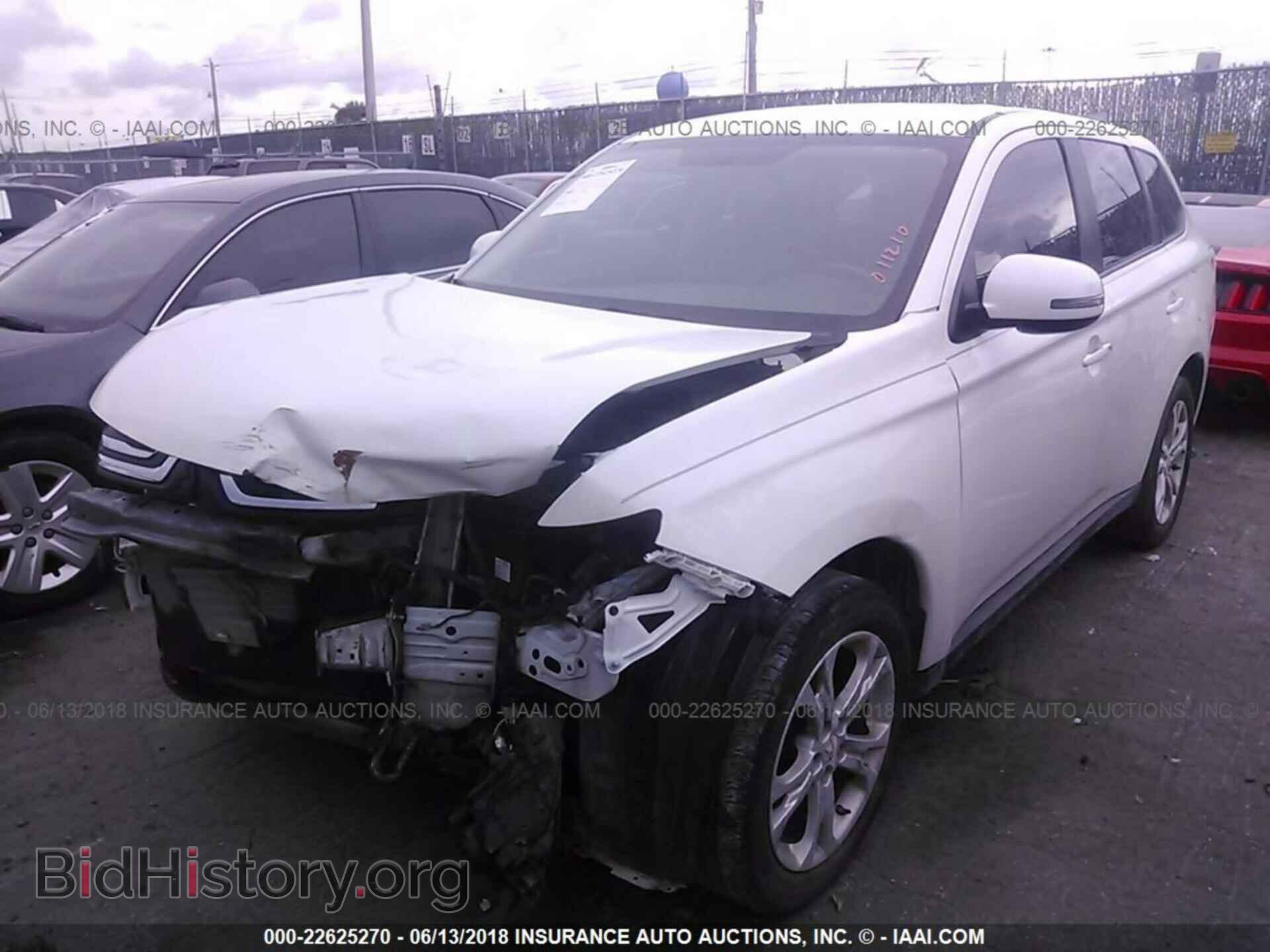 2014 Mitsubishi Outlander - VIN: JA4AD3A39EZ011210 - Фото 2