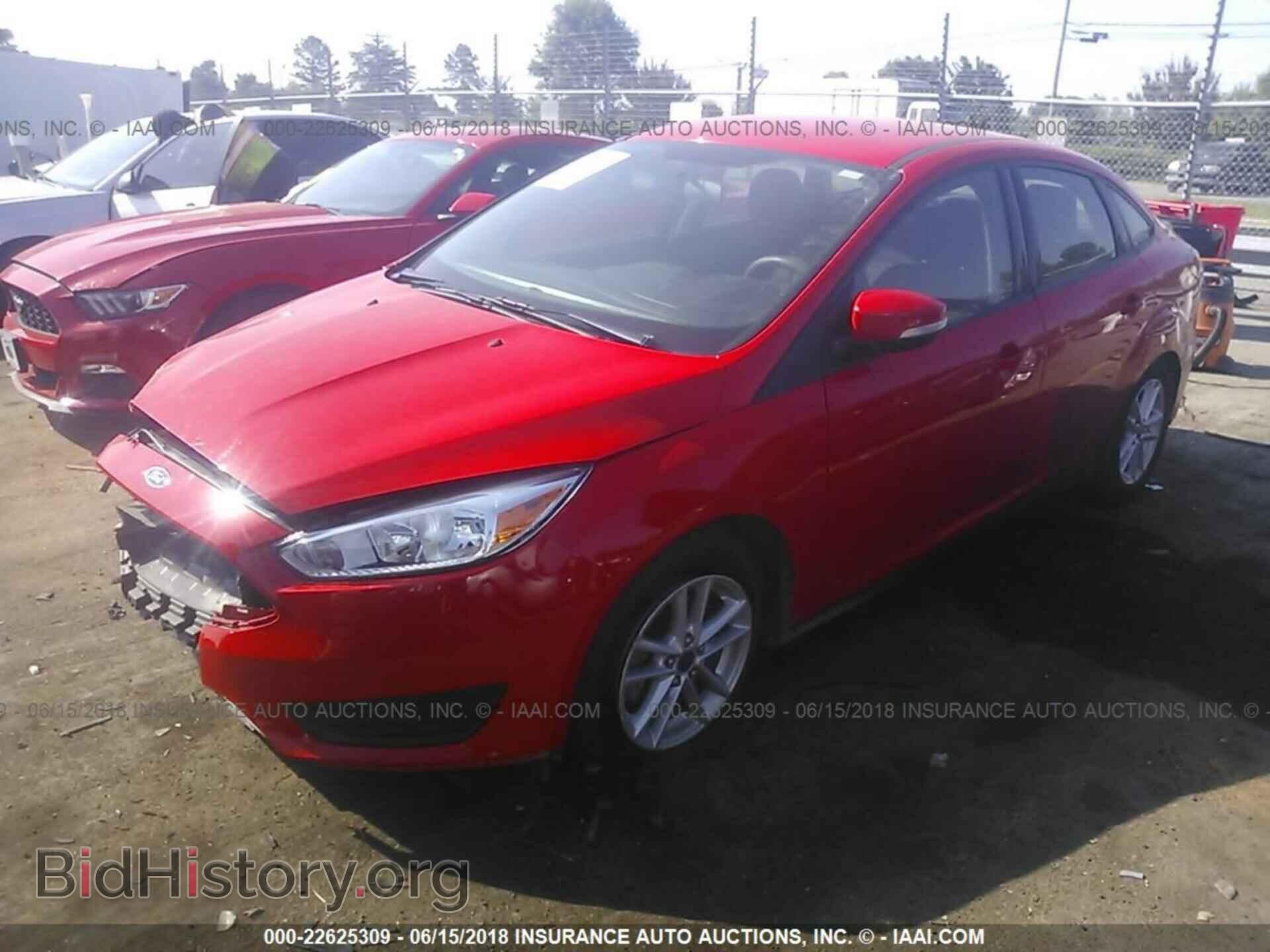 2015 Ford Focus - VIN: 1FADP3F25FL214518 - Photo 2