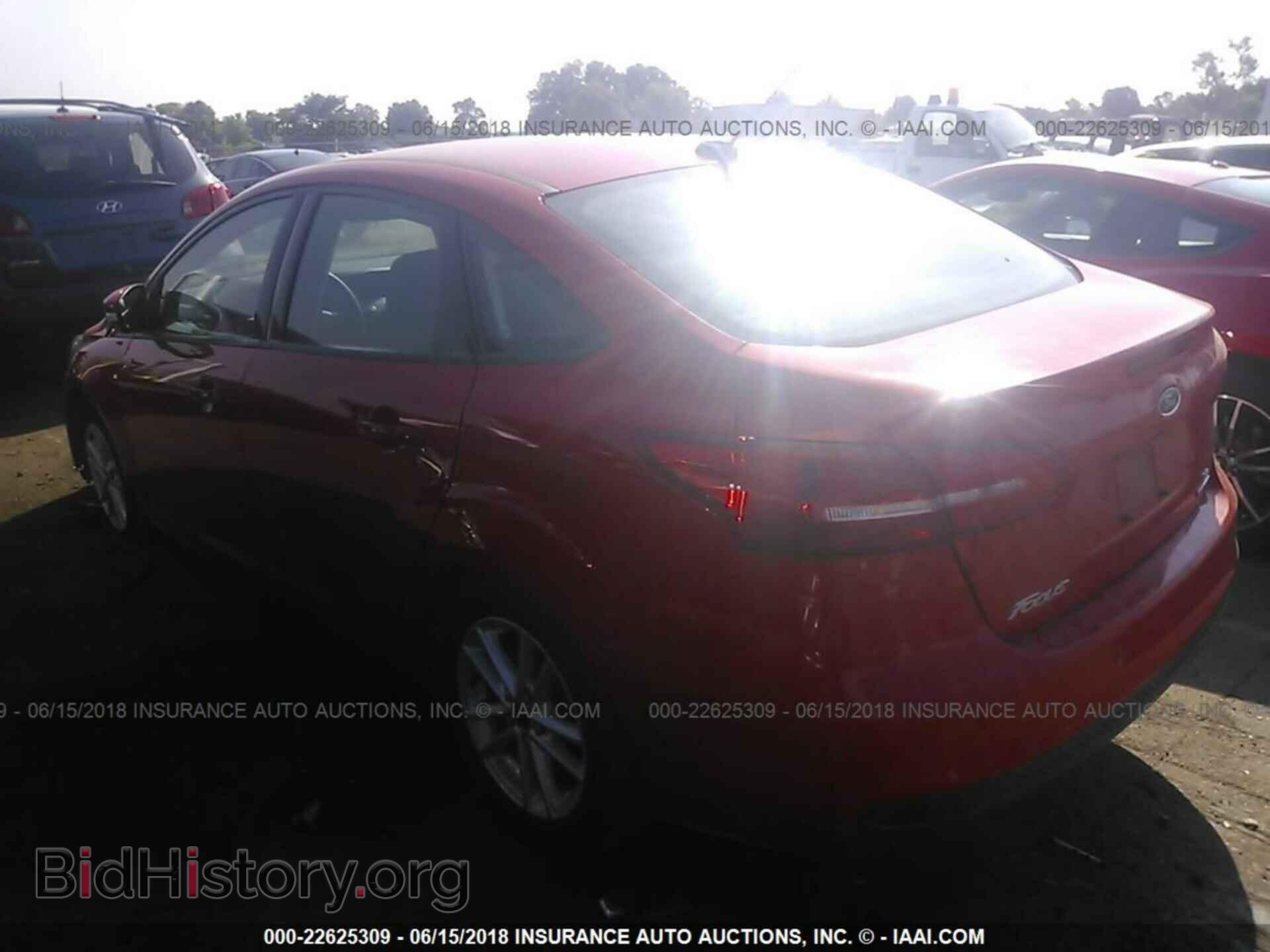 2015 Ford Focus - VIN: 1FADP3F25FL214518 - Photo 3