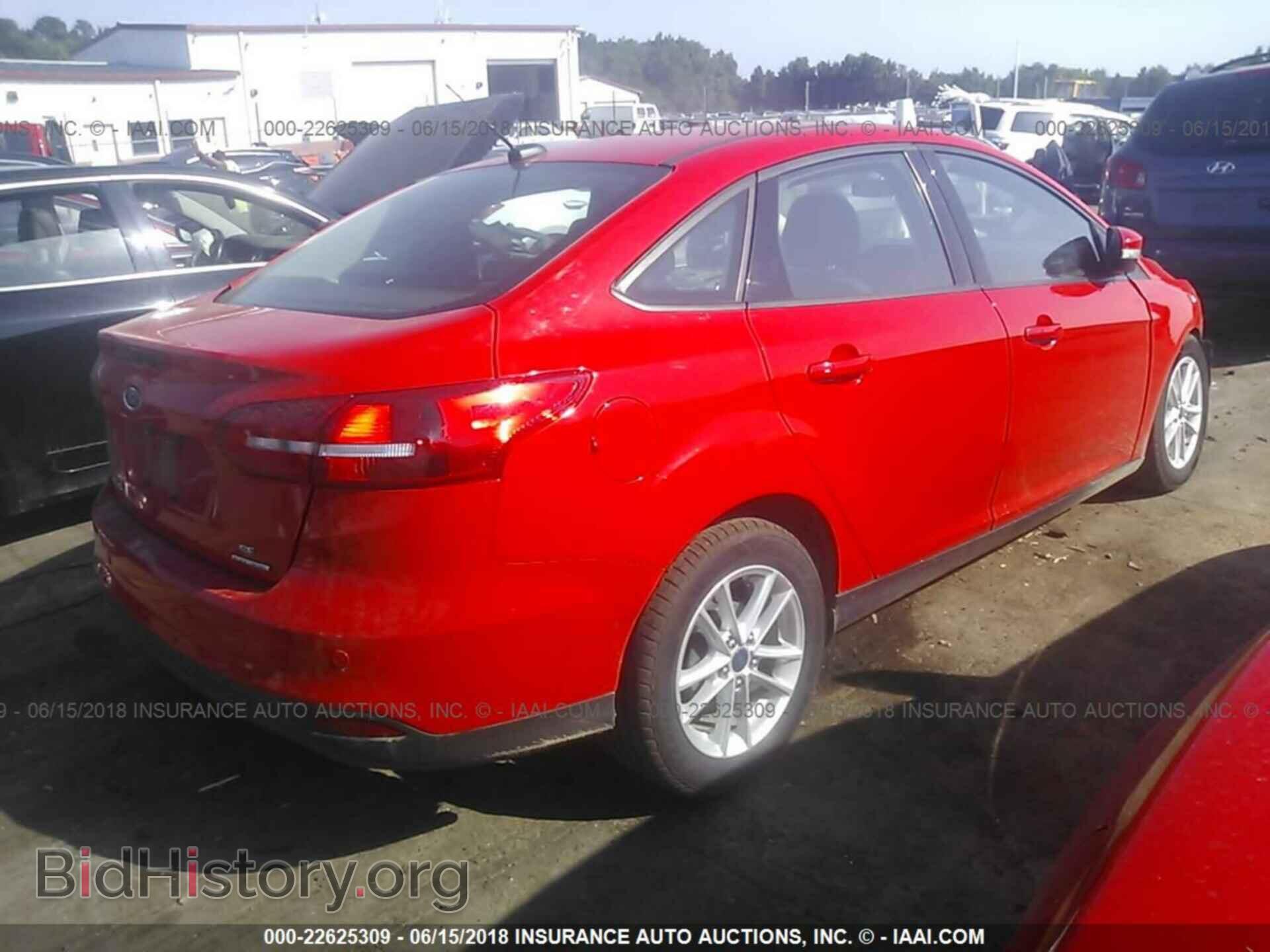 2015 Ford Focus - VIN: 1FADP3F25FL214518 - Photo 4