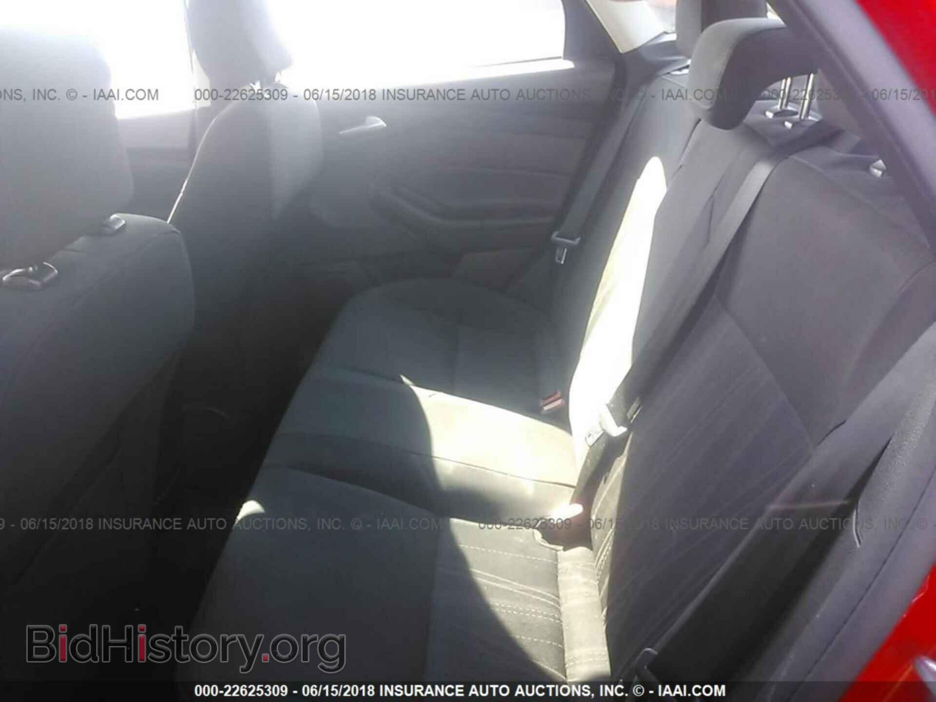 2015 Ford Focus - VIN: 1FADP3F25FL214518 - Photo 8
