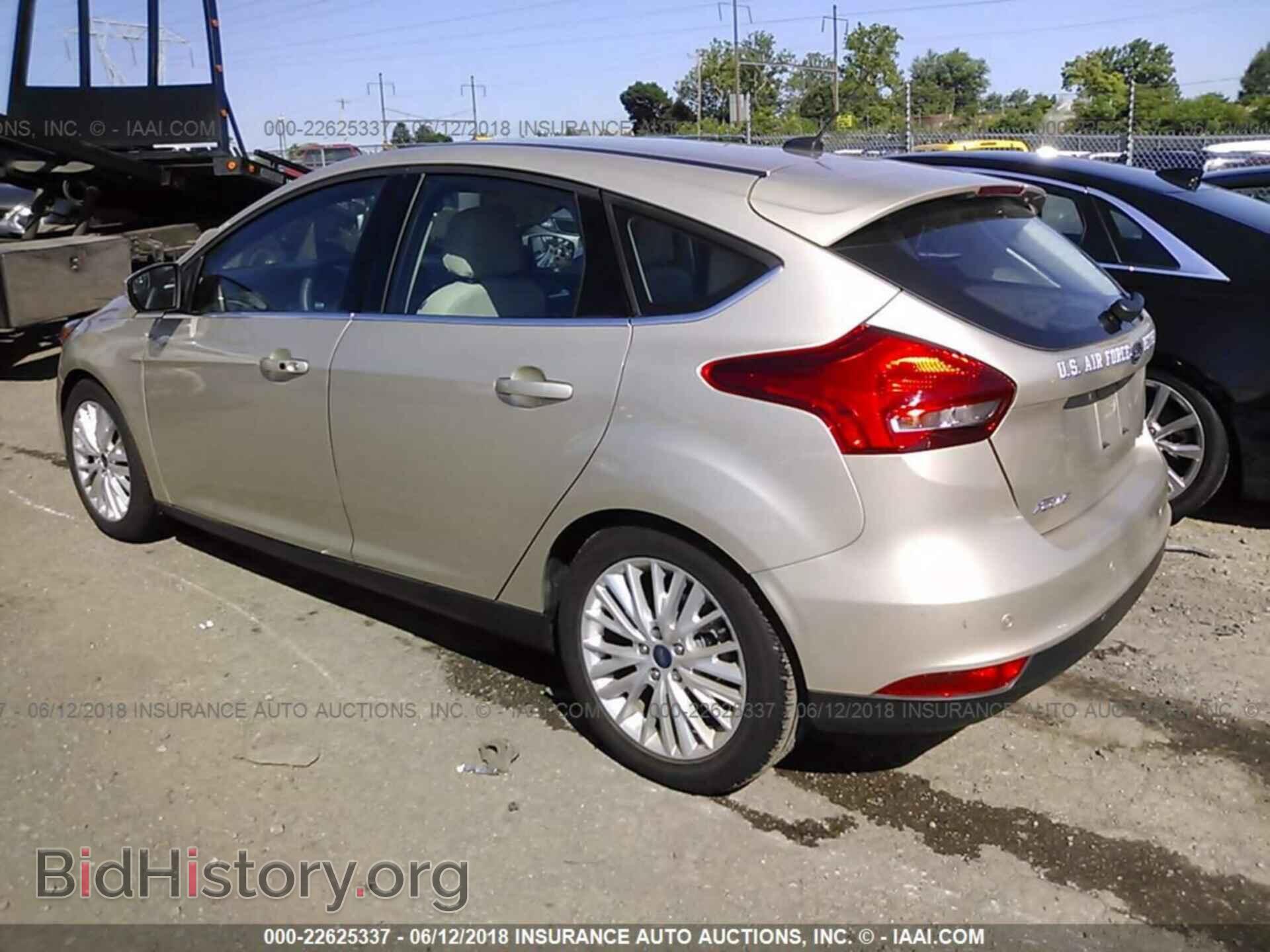 2017 Ford Focus - VIN: 1FADP3N25HL320410 - Photo 3
