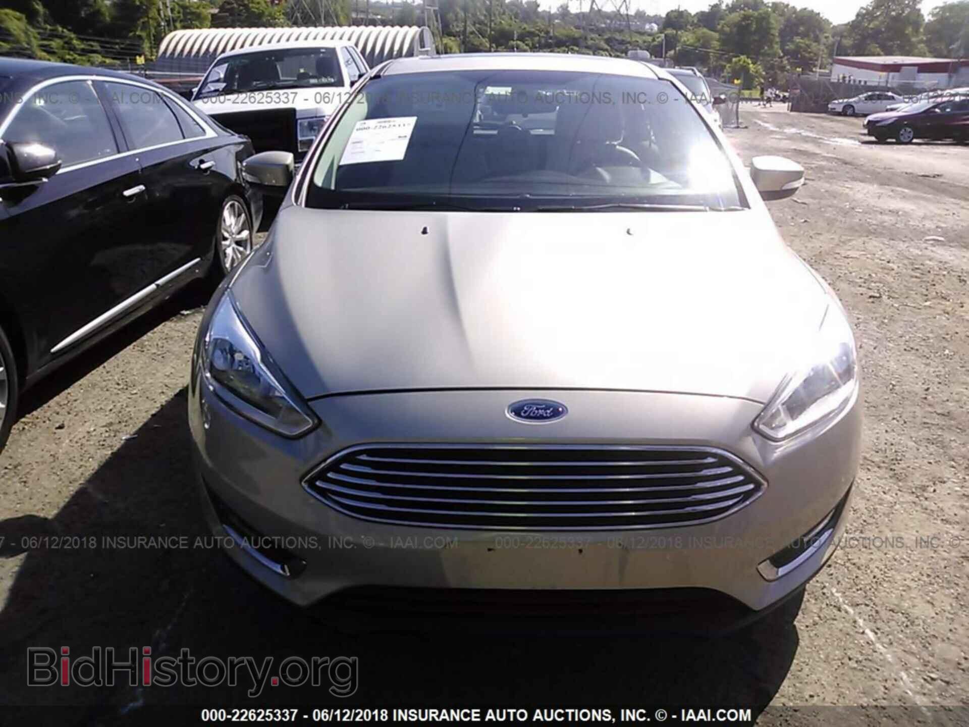 2017 Ford Focus - VIN: 1FADP3N25HL320410 - Photo 6