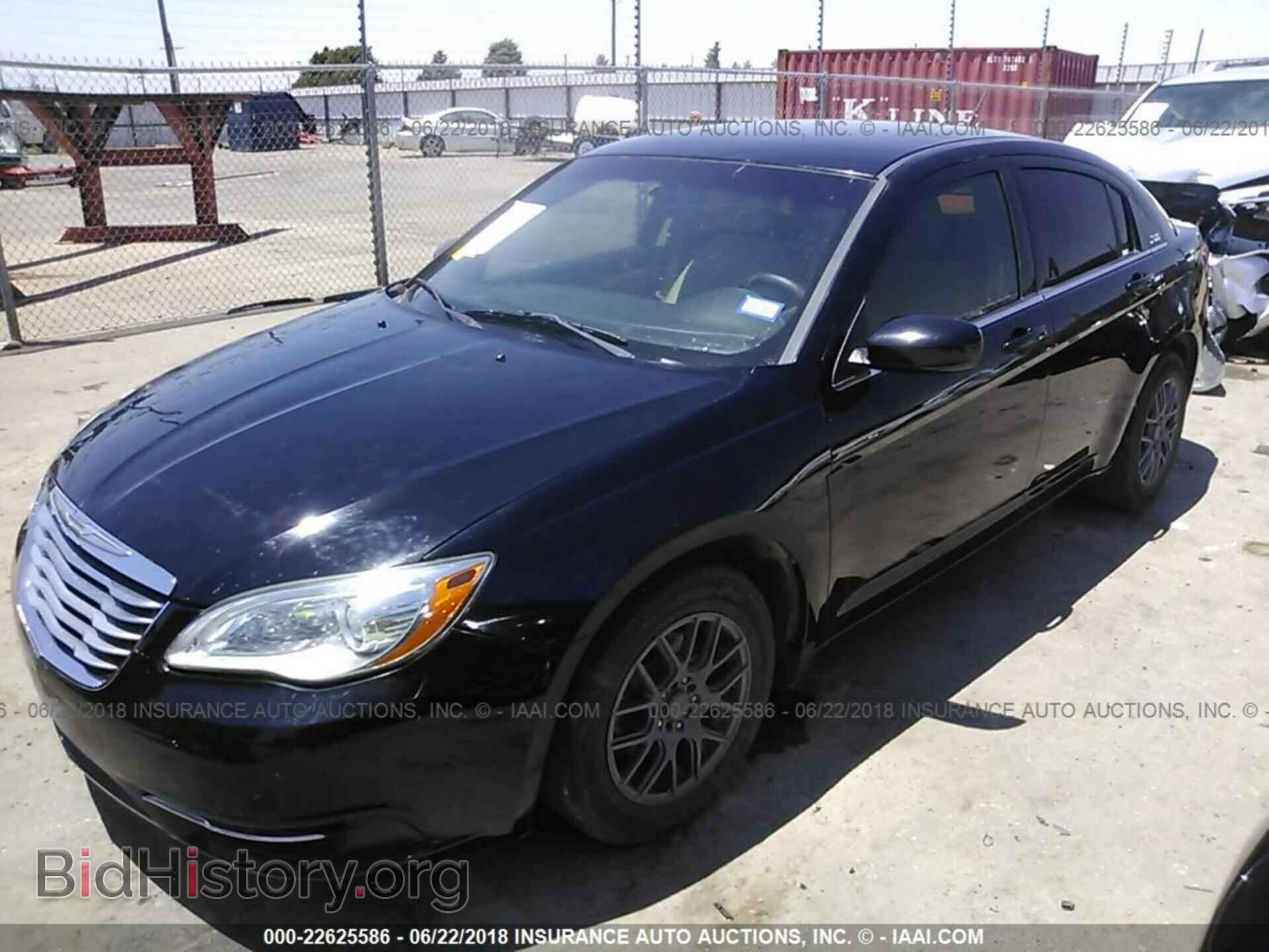 2013 Chrysler 200 - VIN: 1C3CCBAB9DN560399 - Фото 2