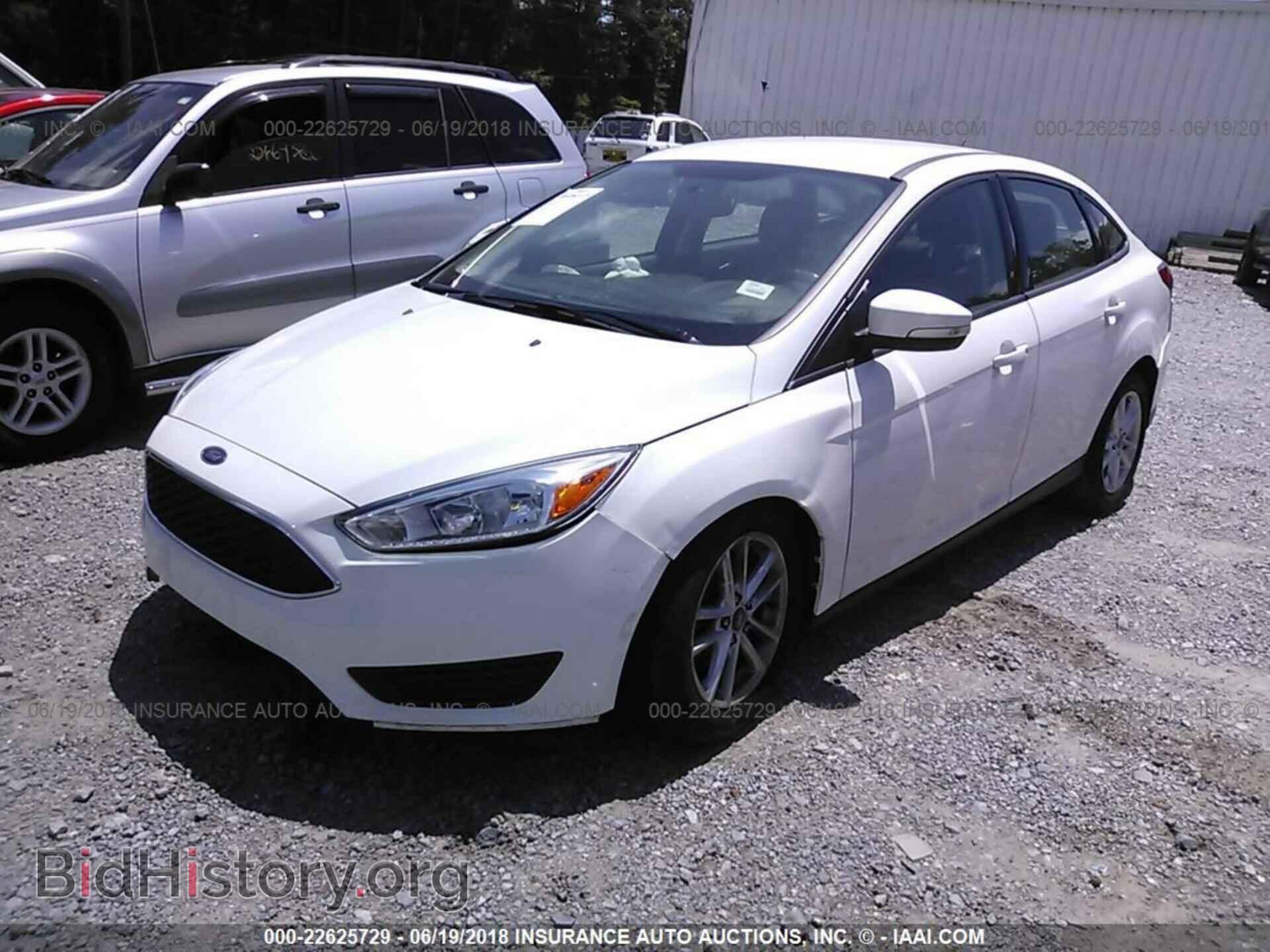 2016 Ford Focus - VIN: 1FADP3F22GL338862 - Photo 2