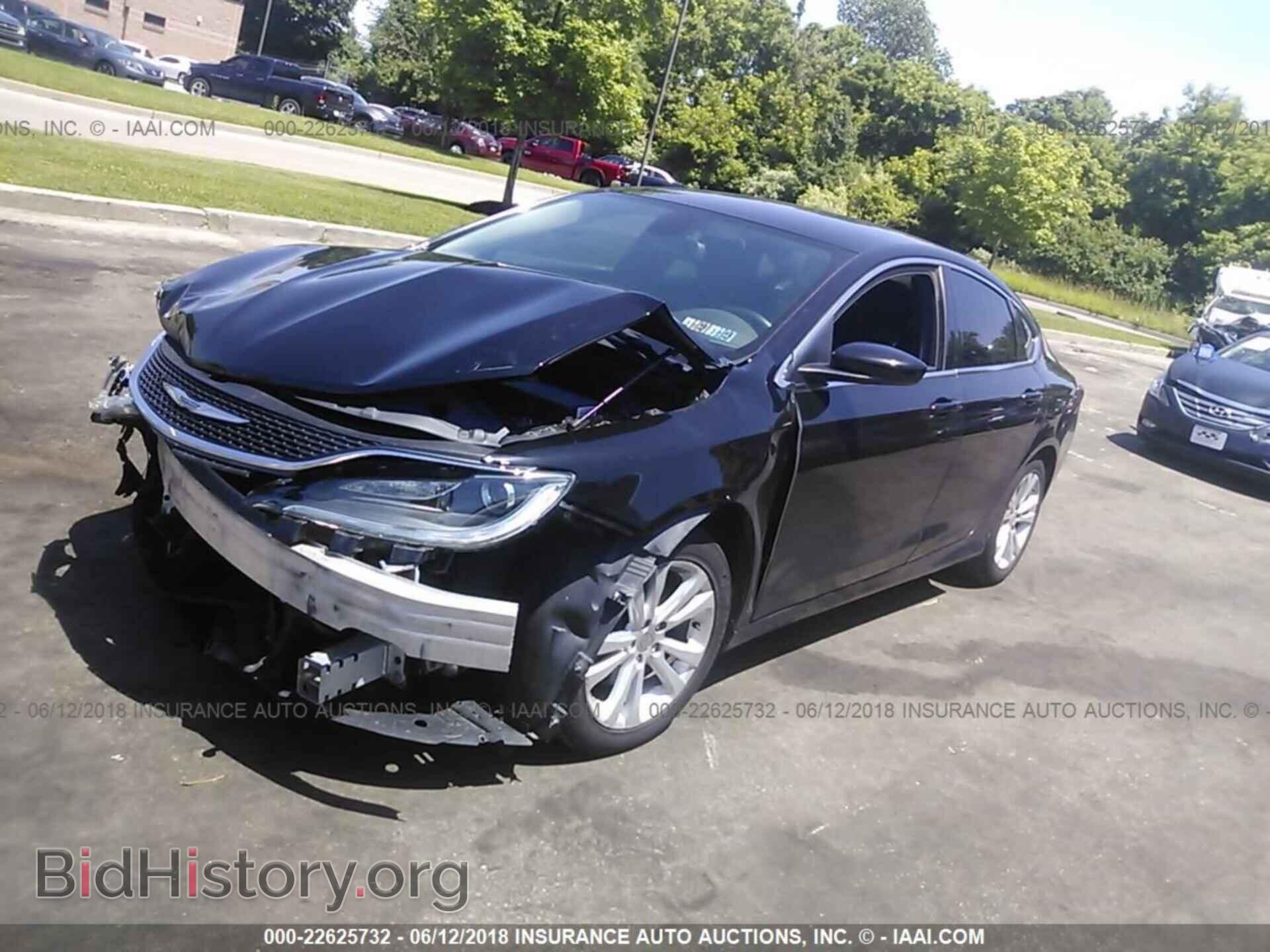 2015 Chrysler 200 - VIN: 1C3CCCABXFN666224 - Photo 2