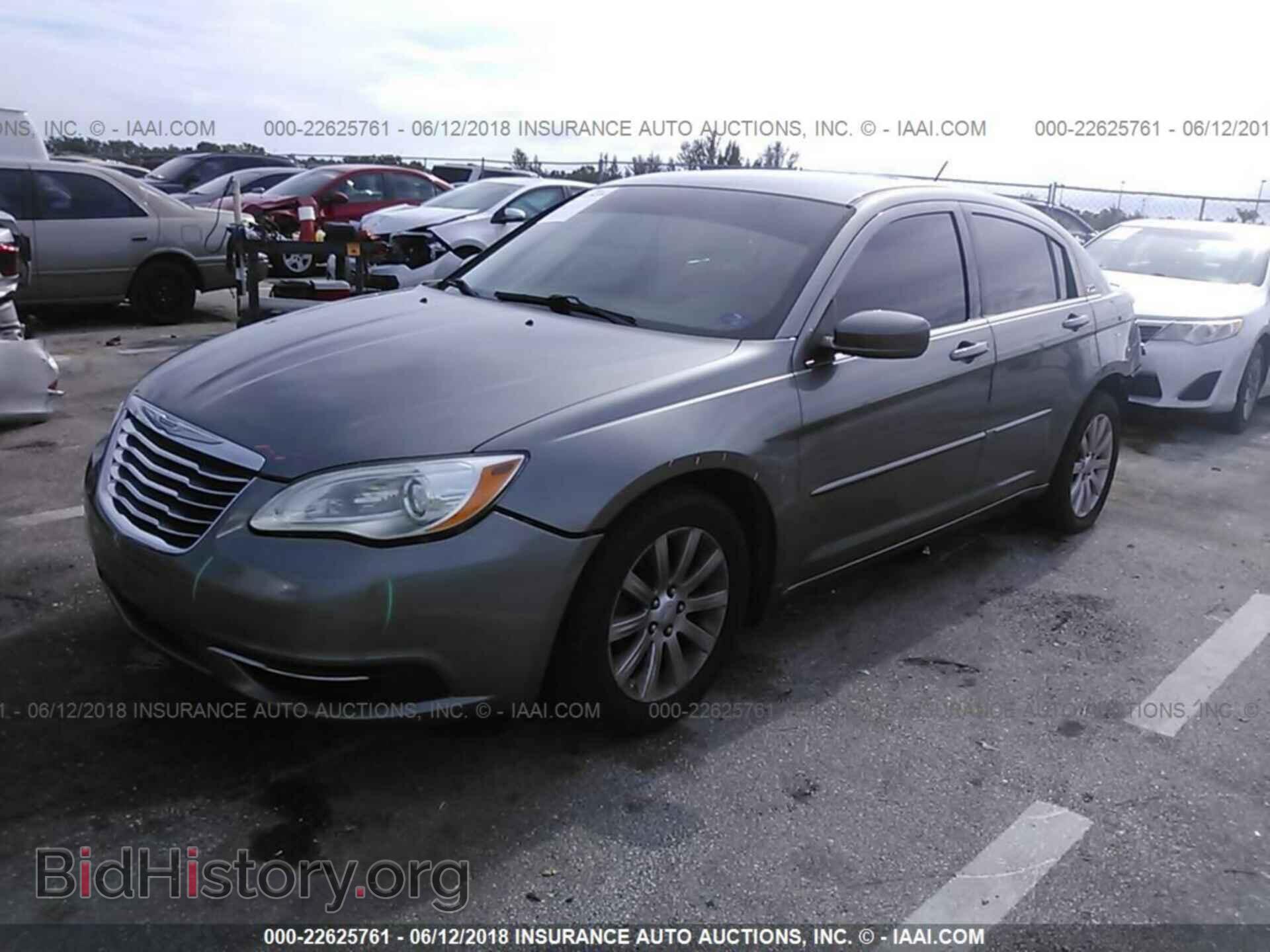2012 Chrysler 200 - VIN: 1C3CCBBG8CN316669 - Фото 2