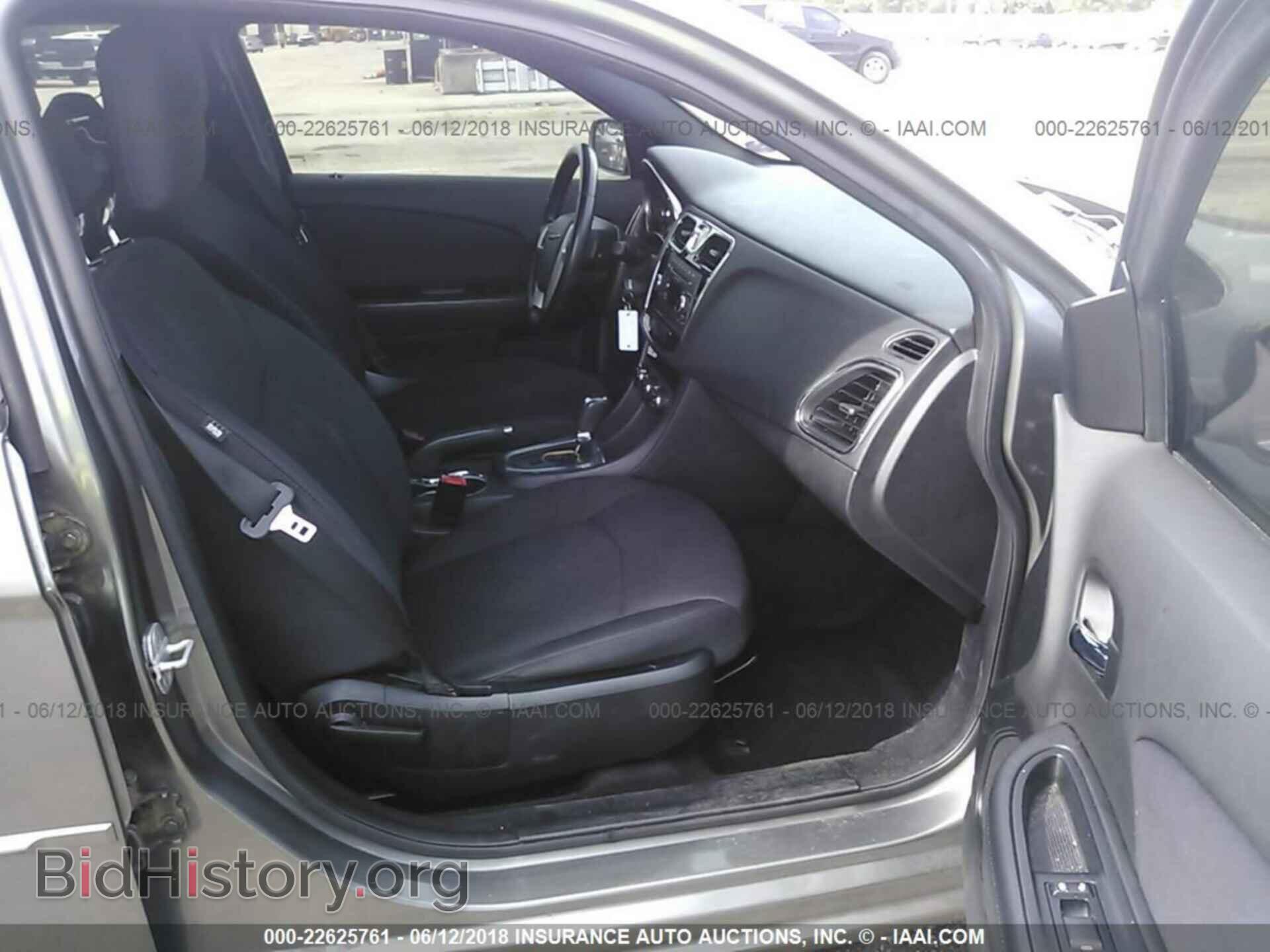 2012 Chrysler 200 - VIN: 1C3CCBBG8CN316669 - Фото 5