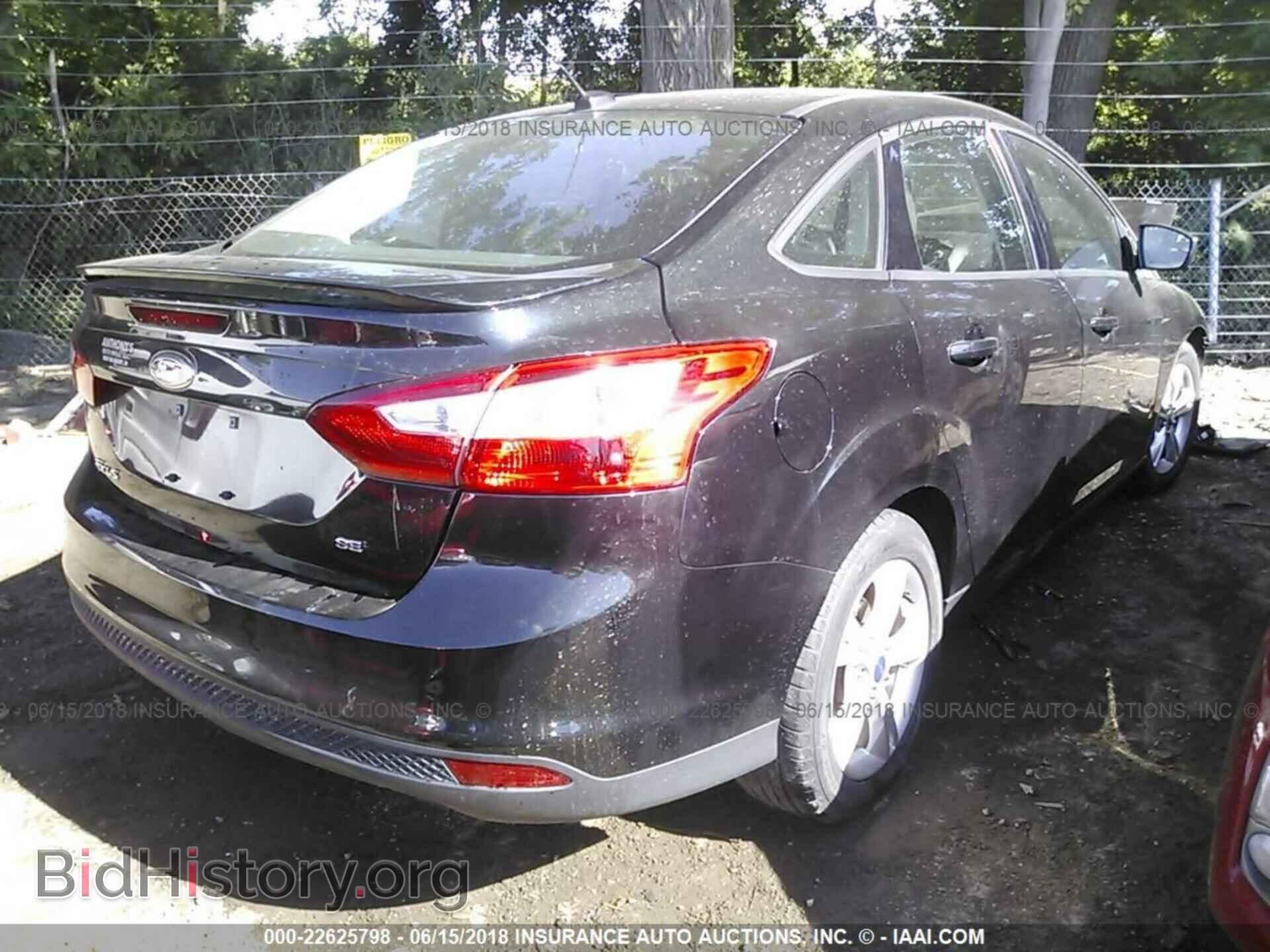2012 Ford Focus - VIN: 1FAHP3F21CL289018 - Photo 4