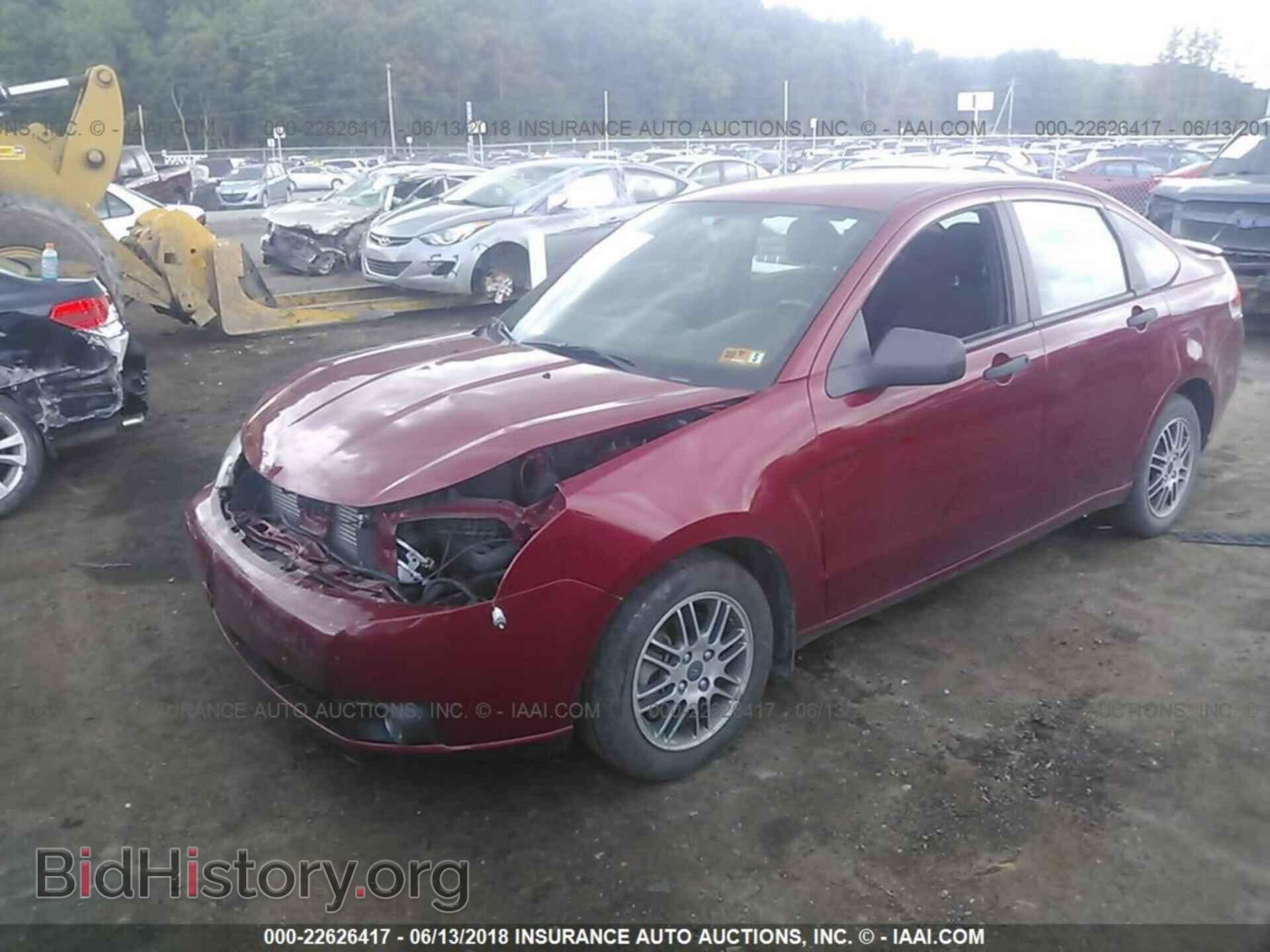 2011 Ford Focus - VIN: 1FAHP3FN5BW157600 - Фото 2
