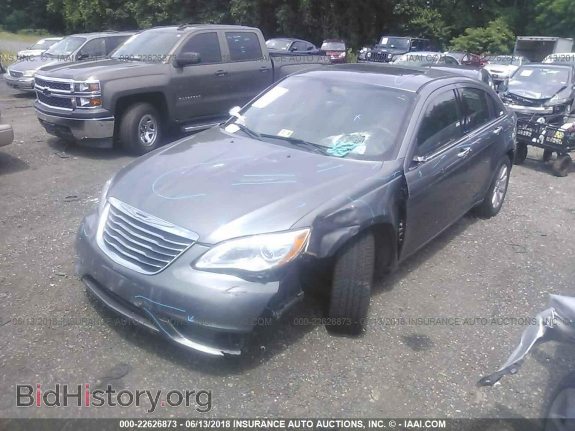 2013 Chrysler 200 - VIN: 1C3CCBCG0DN524710 - Фото 2