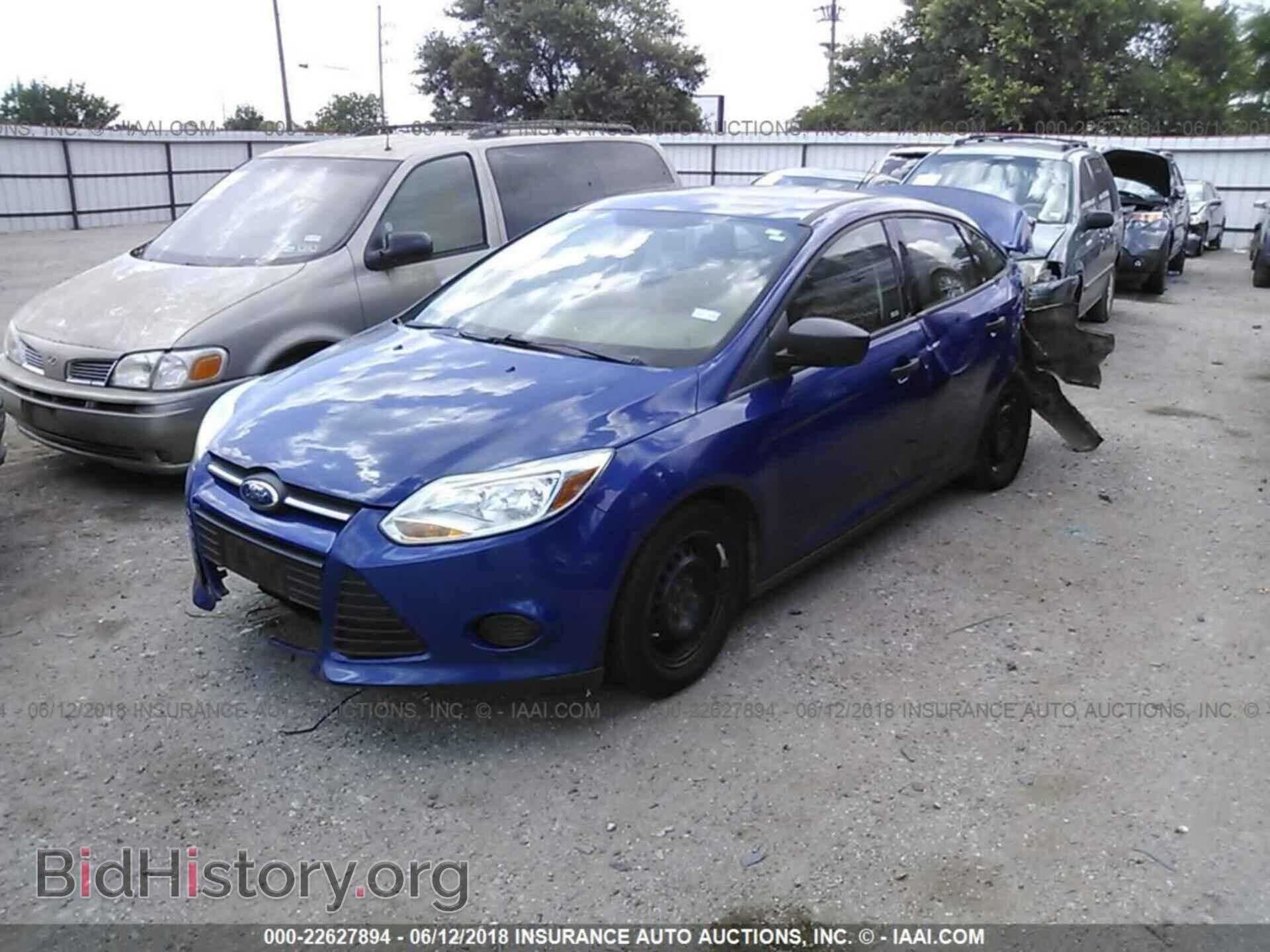 2012 Ford Focus - VIN: 1FAHP3E26CL267372 - Photo 2
