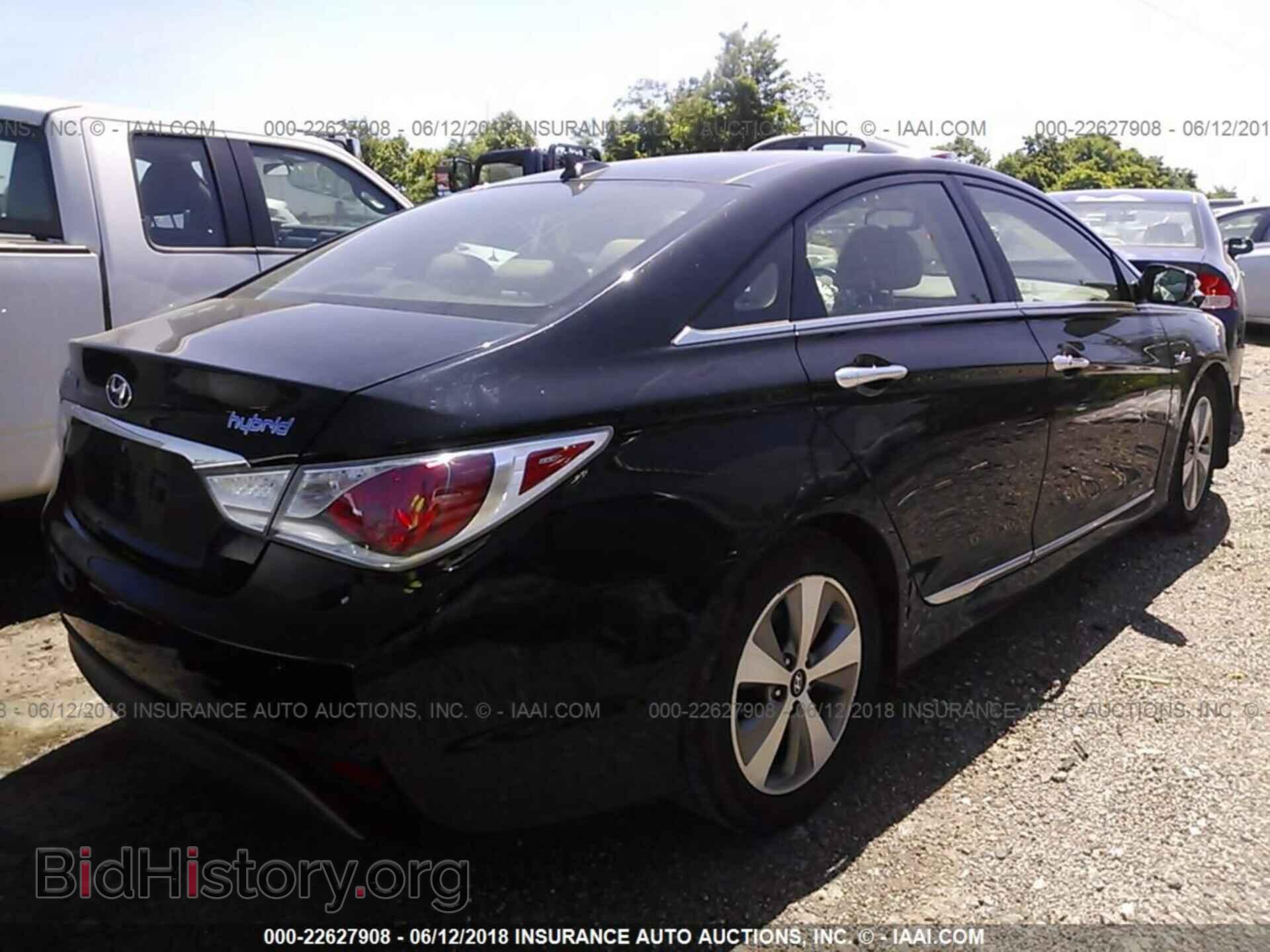 2012 Hyundai Sonata - VIN: KMHEC4A42CA044968 - Photo 4