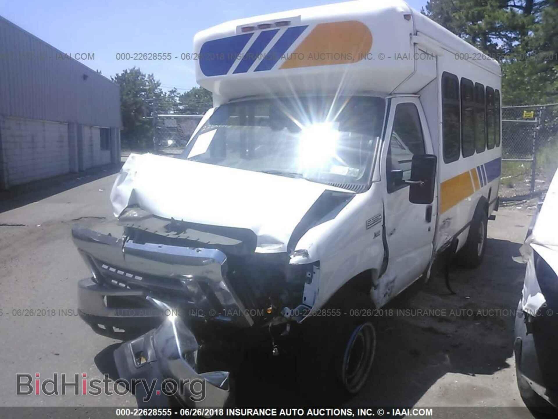 2011 Ford Econoline - VIN: 1FDEE3FLXBDA72633 - Фото 2