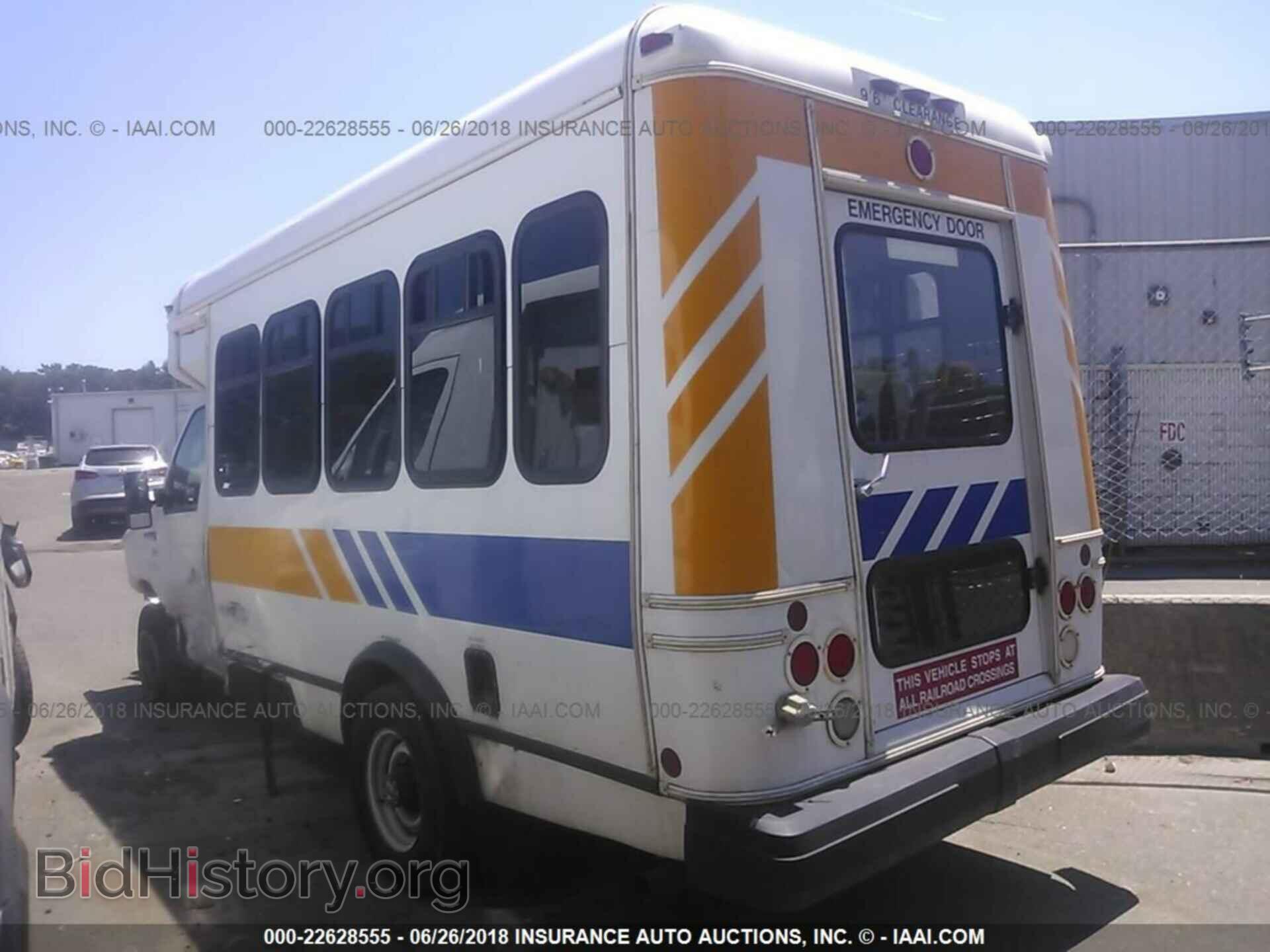 2011 Ford Econoline - VIN: 1FDEE3FLXBDA72633 - Фото 3