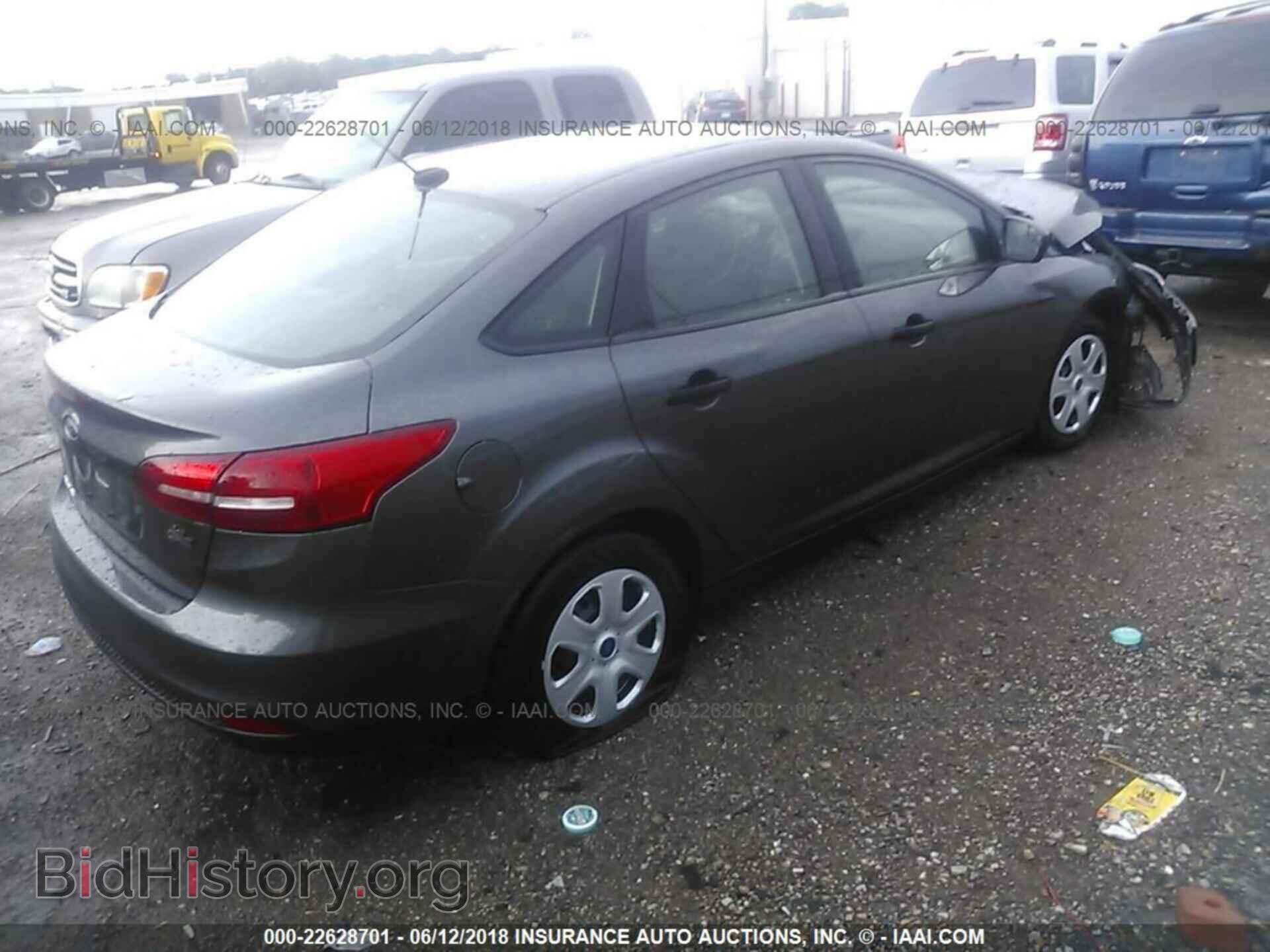 2017 Ford Focus - VIN: 1FADP3E2XHL283953 - Photo 4