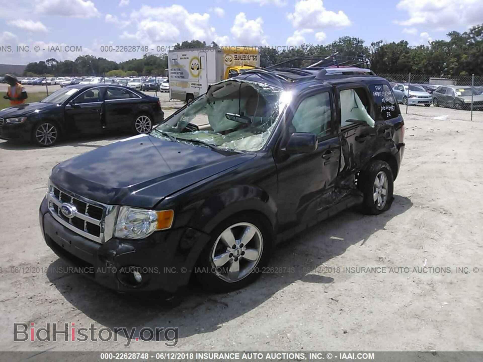 2011 Ford Escape - VIN: 1FMCU0EG2BKC28611 - Фото 2