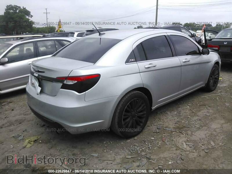 2012 Chrysler 200 (VIN 1C3CCBAB5CN152531) — photo 4 of 10