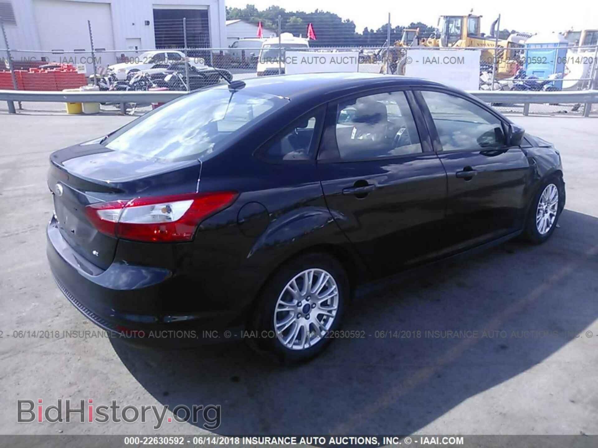 2012 Ford Focus - VIN: 1FAHP3F27CL169370 - Photo 4