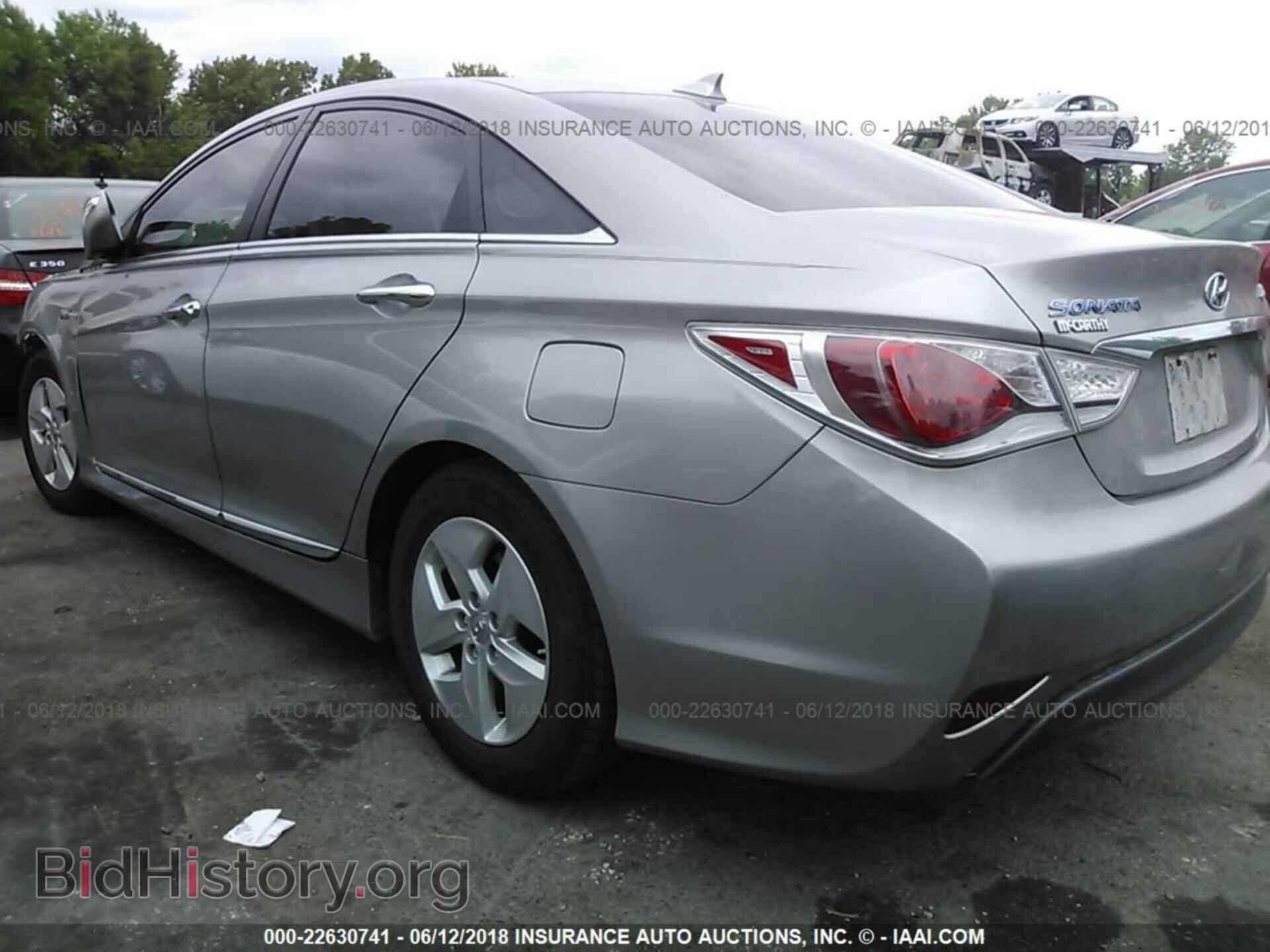 2012 Hyundai Sonata - VIN: KMHEC4A49CA060889 - Photo 3