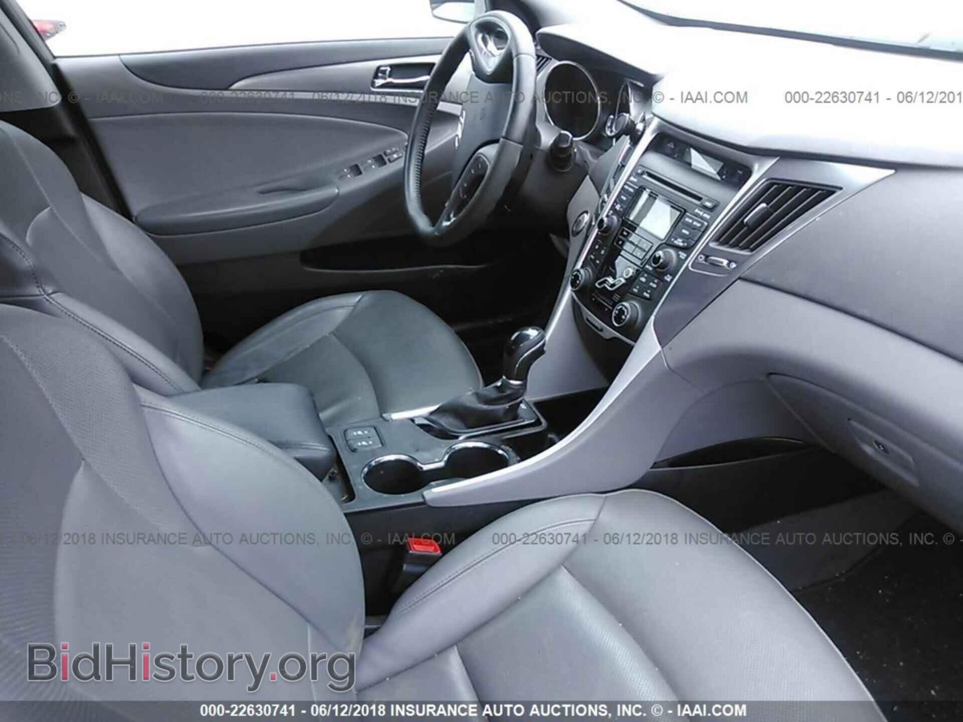2012 Hyundai Sonata - VIN: KMHEC4A49CA060889 - Photo 5