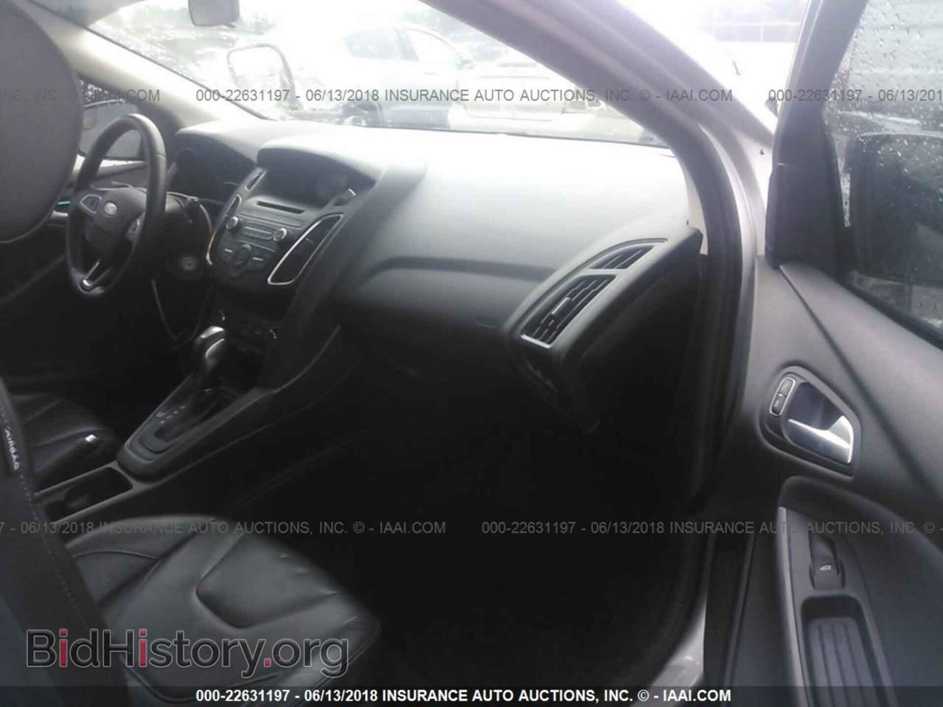 2016 Ford Focus - VIN: 1FADP3K20GL330359 - Фото 5