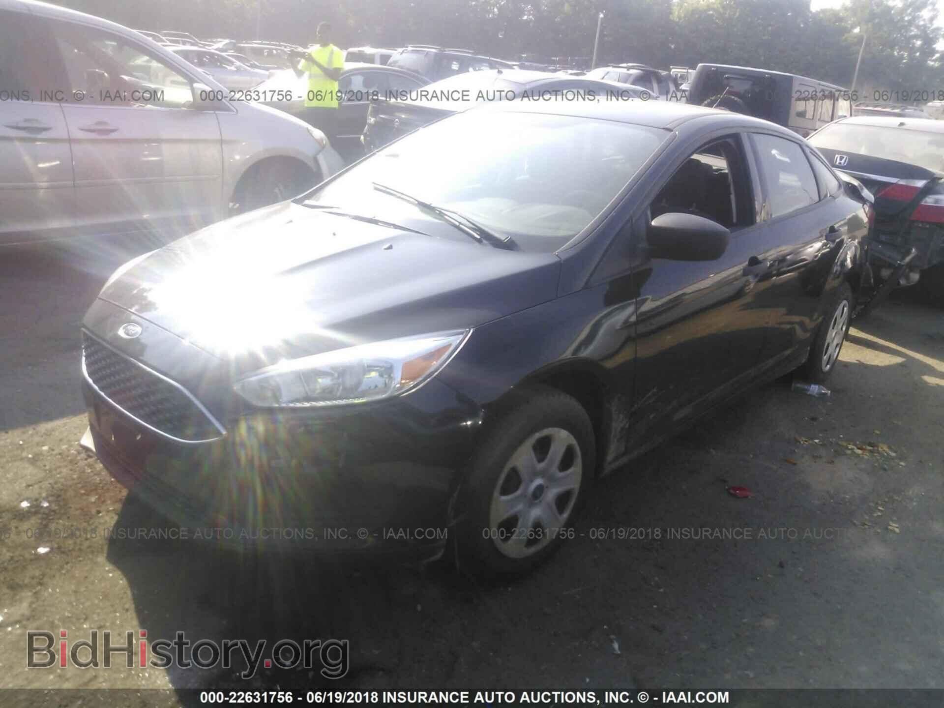 2018 Ford Focus - VIN: 1FADP3E2XJL266592 - Фото 2