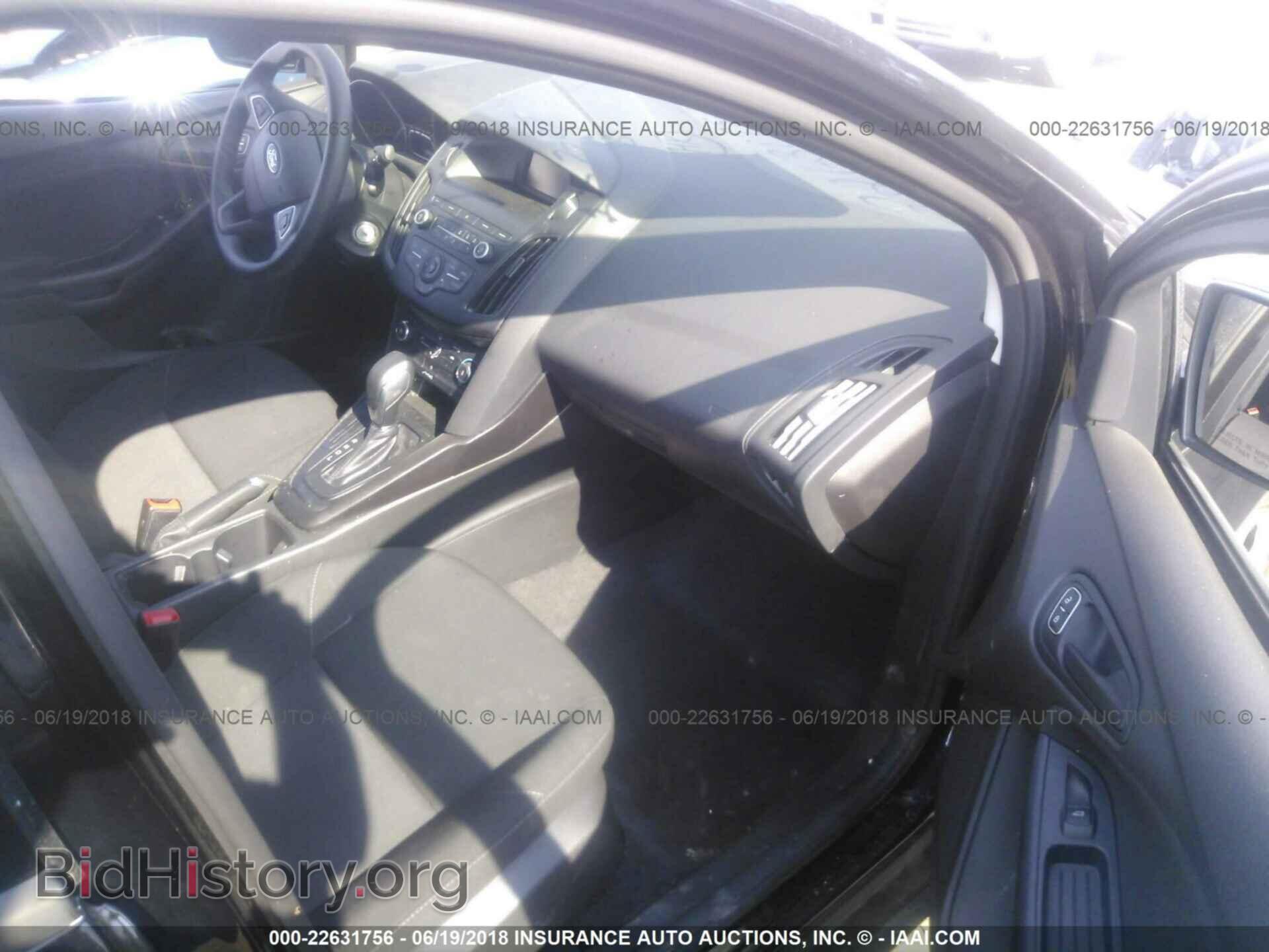 2018 Ford Focus - VIN: 1FADP3E2XJL266592 - Фото 5