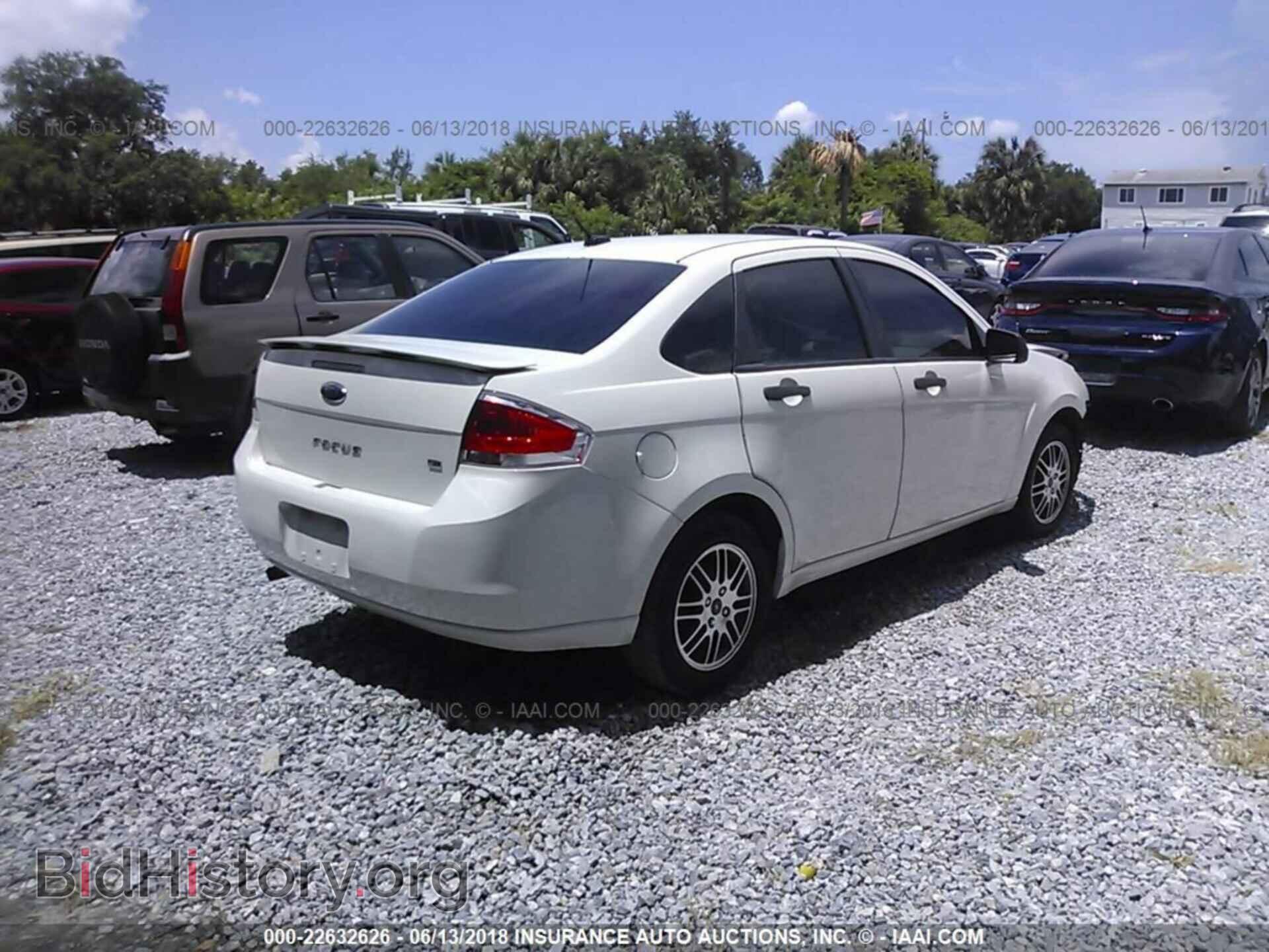 2011 Ford Focus - VIN: 1FAHP3FN8BW124753 - Фото 4