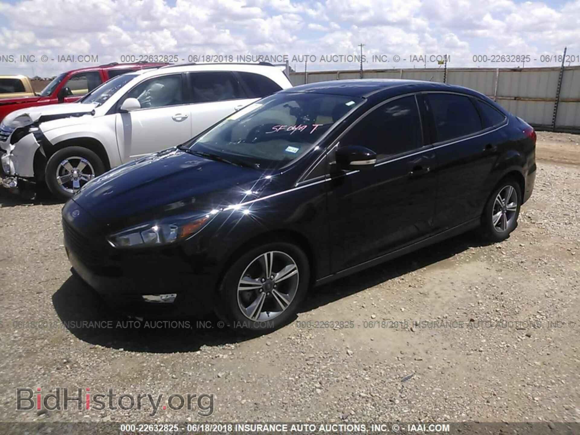 2017 Ford Focus - VIN: 1FADP3FE0HL266782 - Фото 2