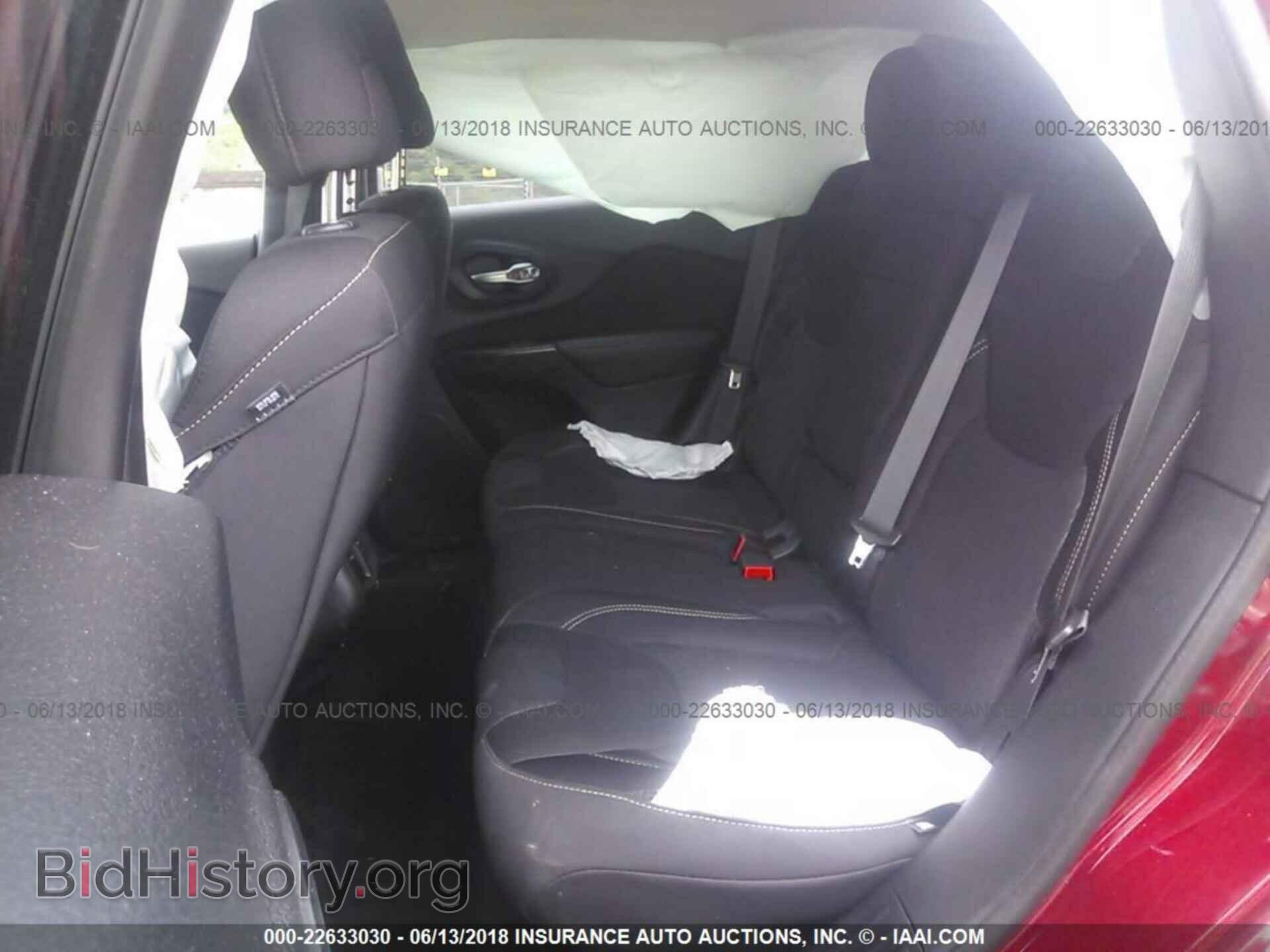 2015 Jeep Cherokee - VIN: 1C4PJMCS2FW589302 - Photo 8
