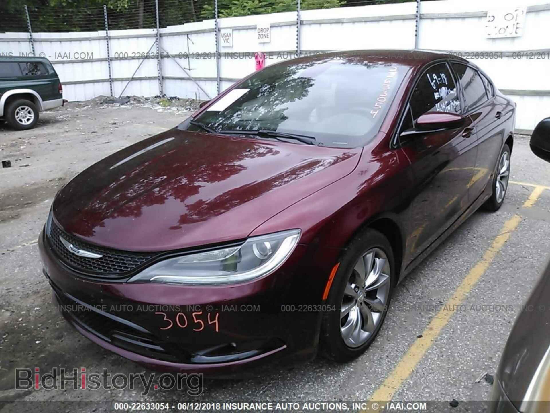2015 Chrysler 200 - VIN: 1C3CCCBBXFN744161 - Photo 2