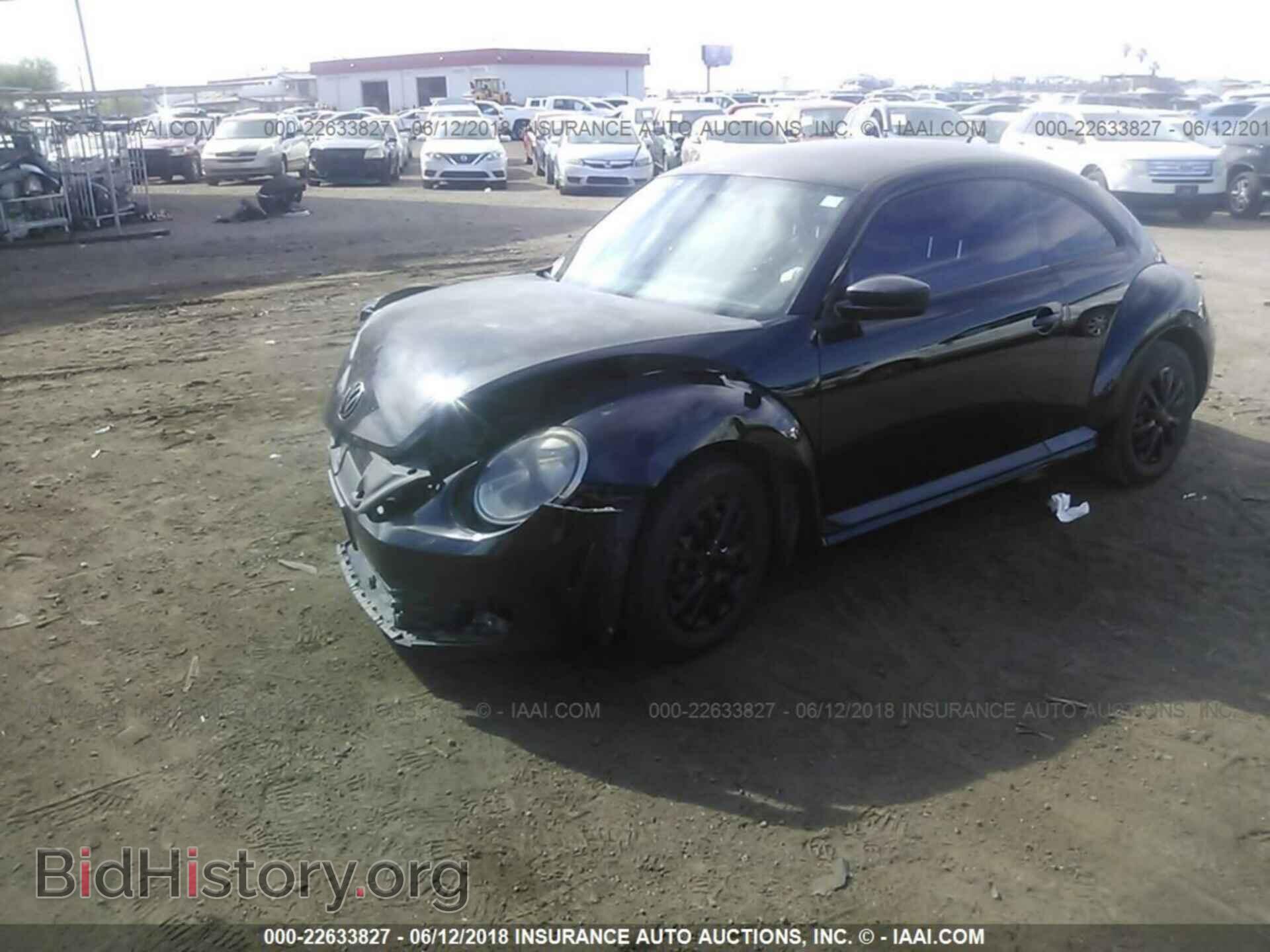 2012 Volkswagen Beetle - VIN: 3VWFP7ATXCM615838 - Фото 2