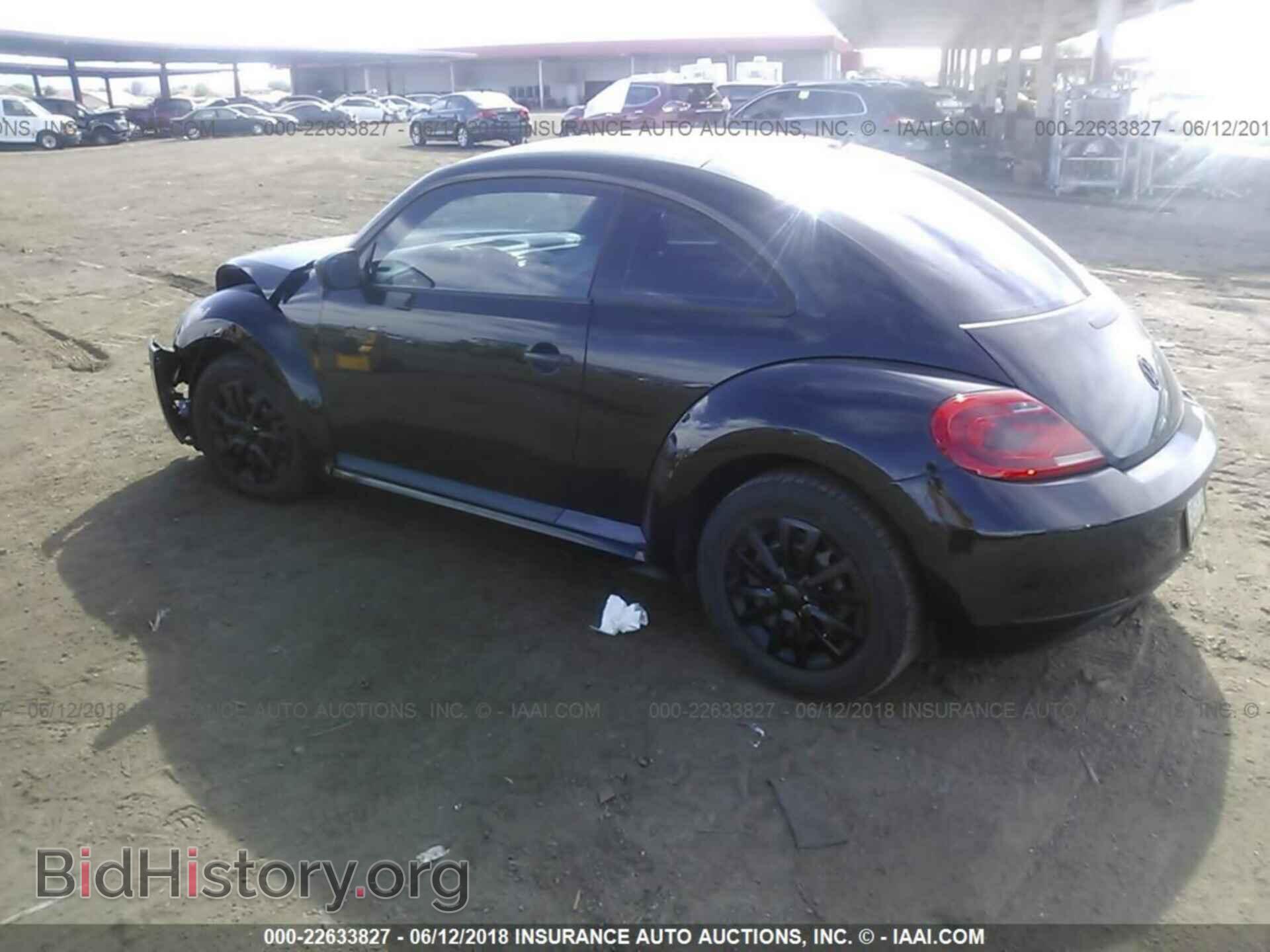 2012 Volkswagen Beetle - VIN: 3VWFP7ATXCM615838 - Фото 3