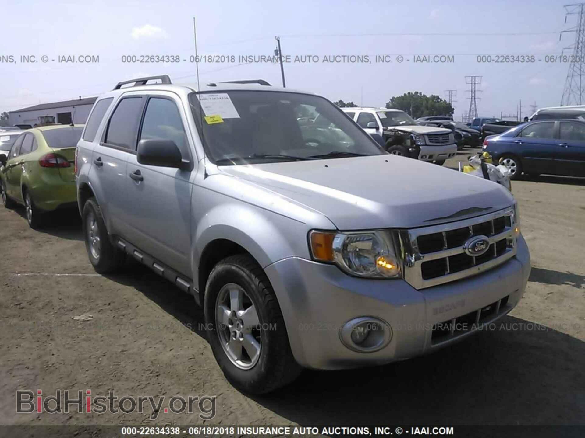 Photo 1FMCU0D74BKB83379 - Ford Escape 2011