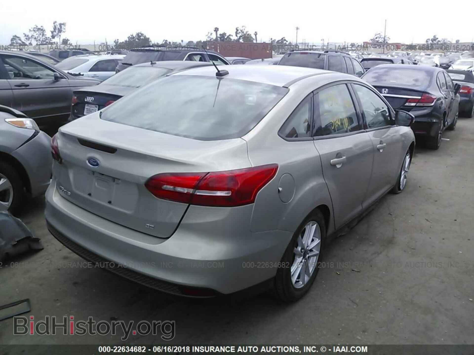 2015 Ford Focus - VIN: 1FADP3F26FL205200 - Photo 4