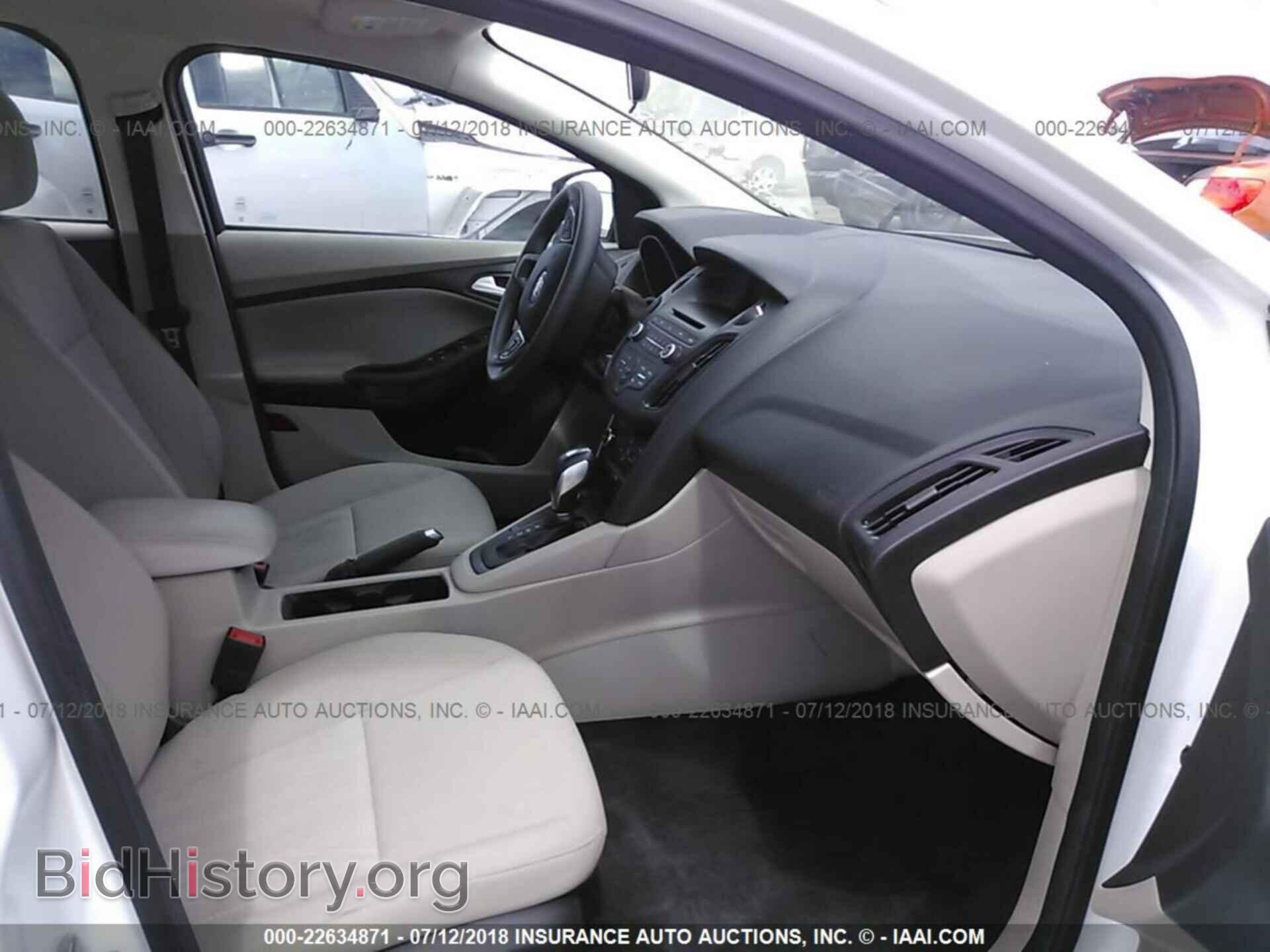 2016 Ford Focus - VIN: 1FADP3F22GL255979 - Photo 5