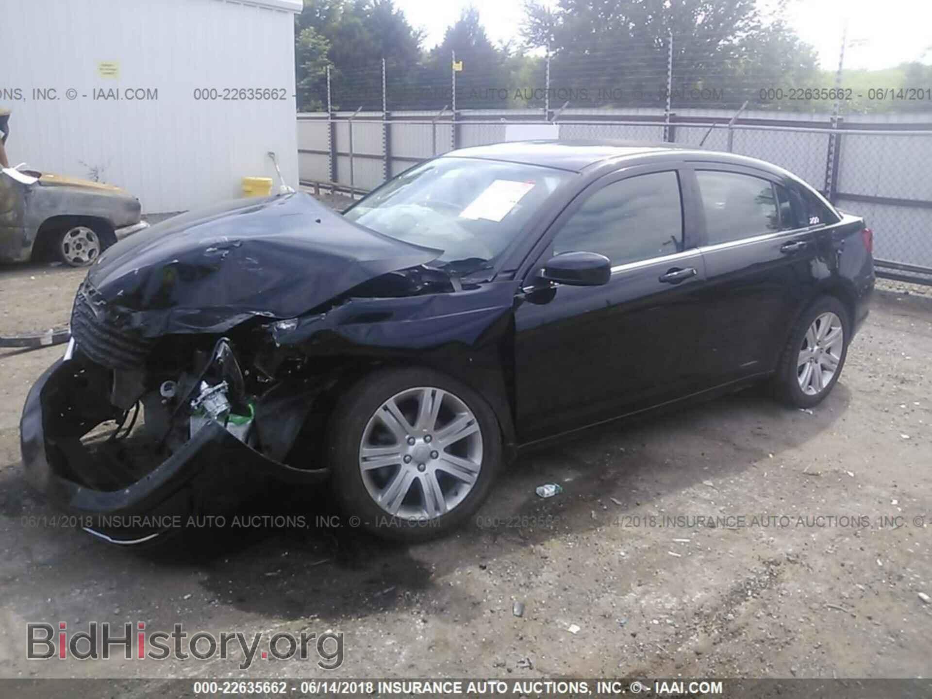 2013 Chrysler 200 - VIN: 1C3CCBAB9DN669588 - Photo 2