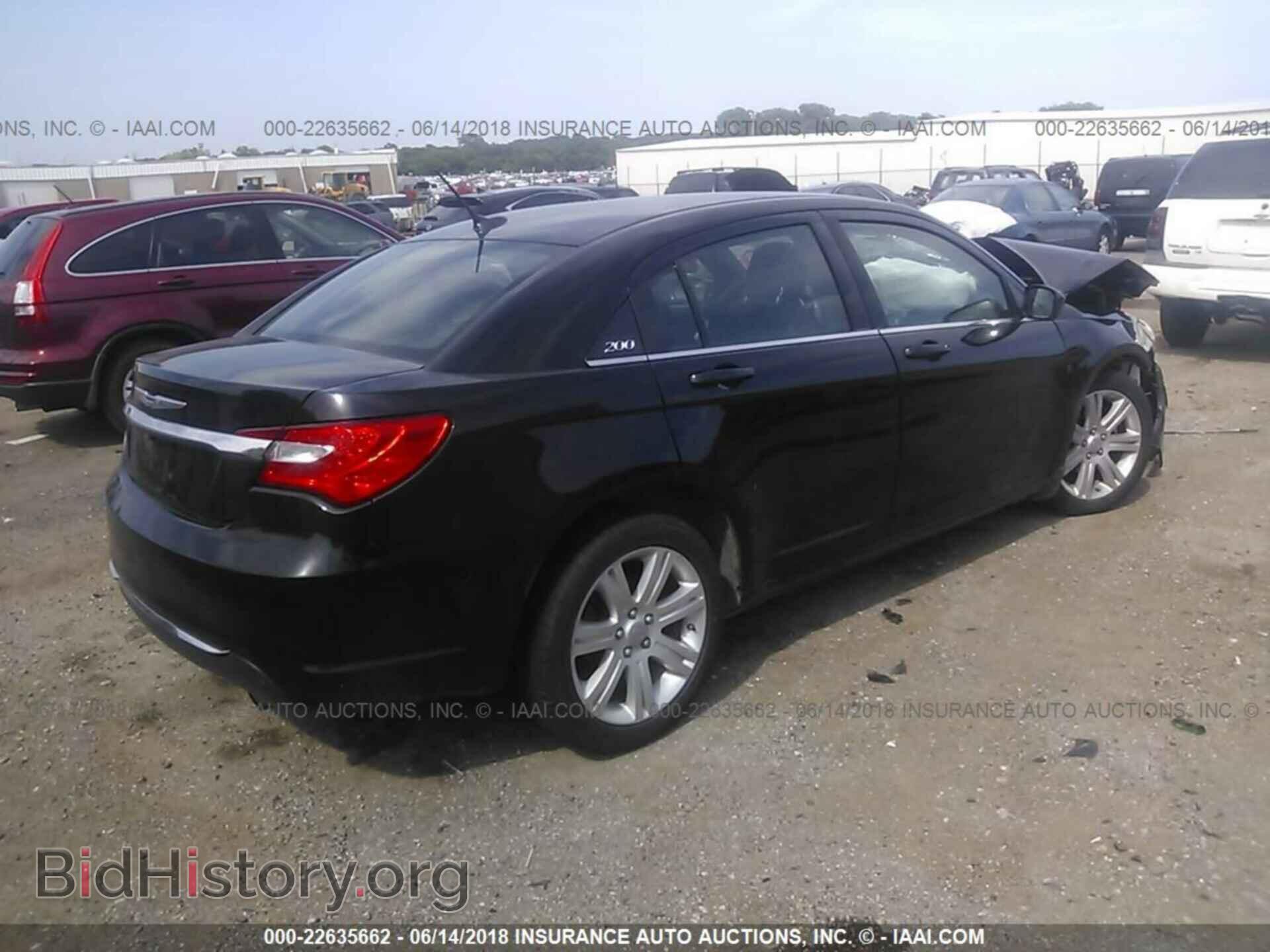 2013 Chrysler 200 - VIN: 1C3CCBAB9DN669588 - Photo 4