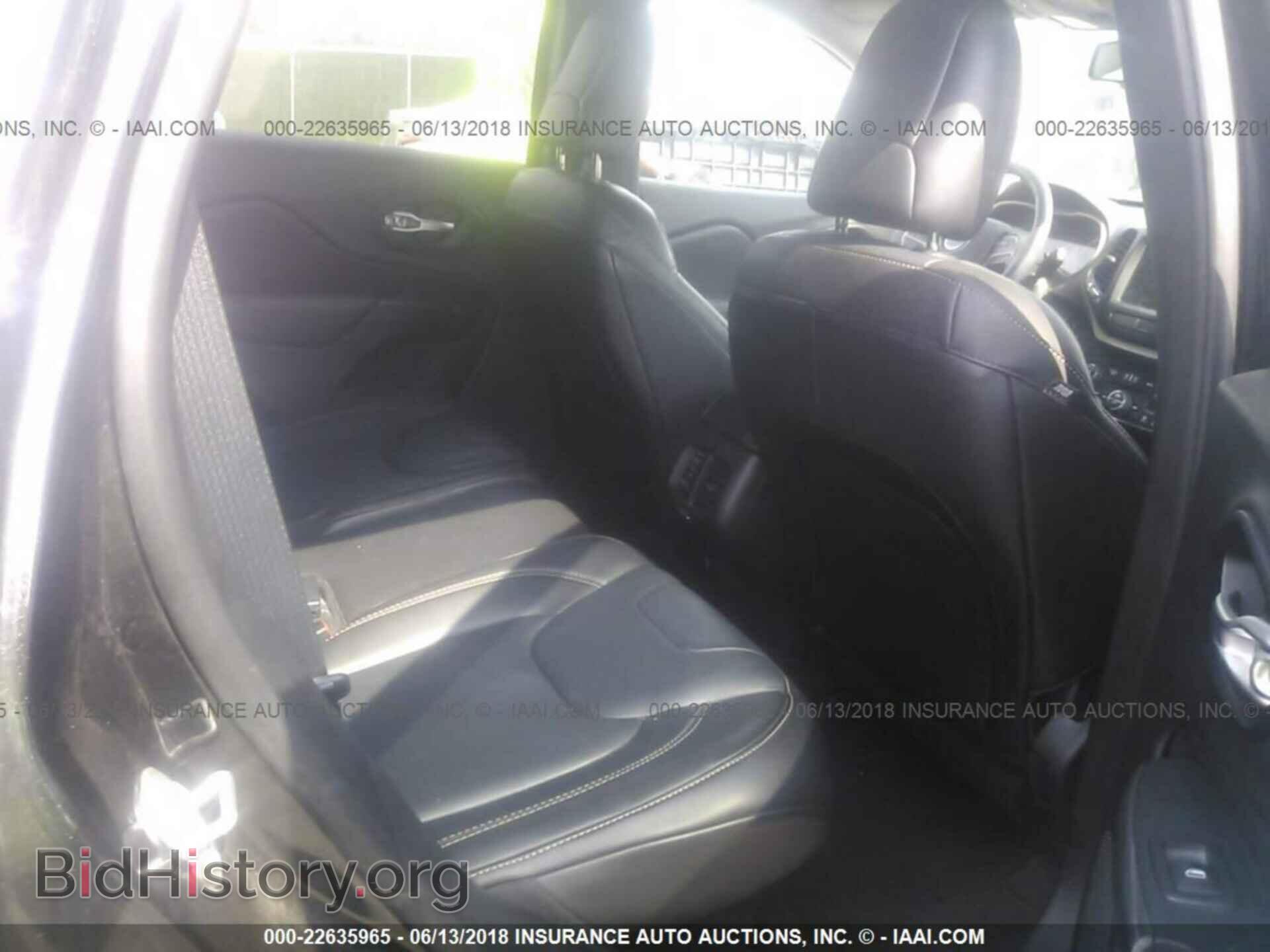 2015 Jeep Cherokee - VIN: 1C4PJLDS4FW700912 - Photo 8