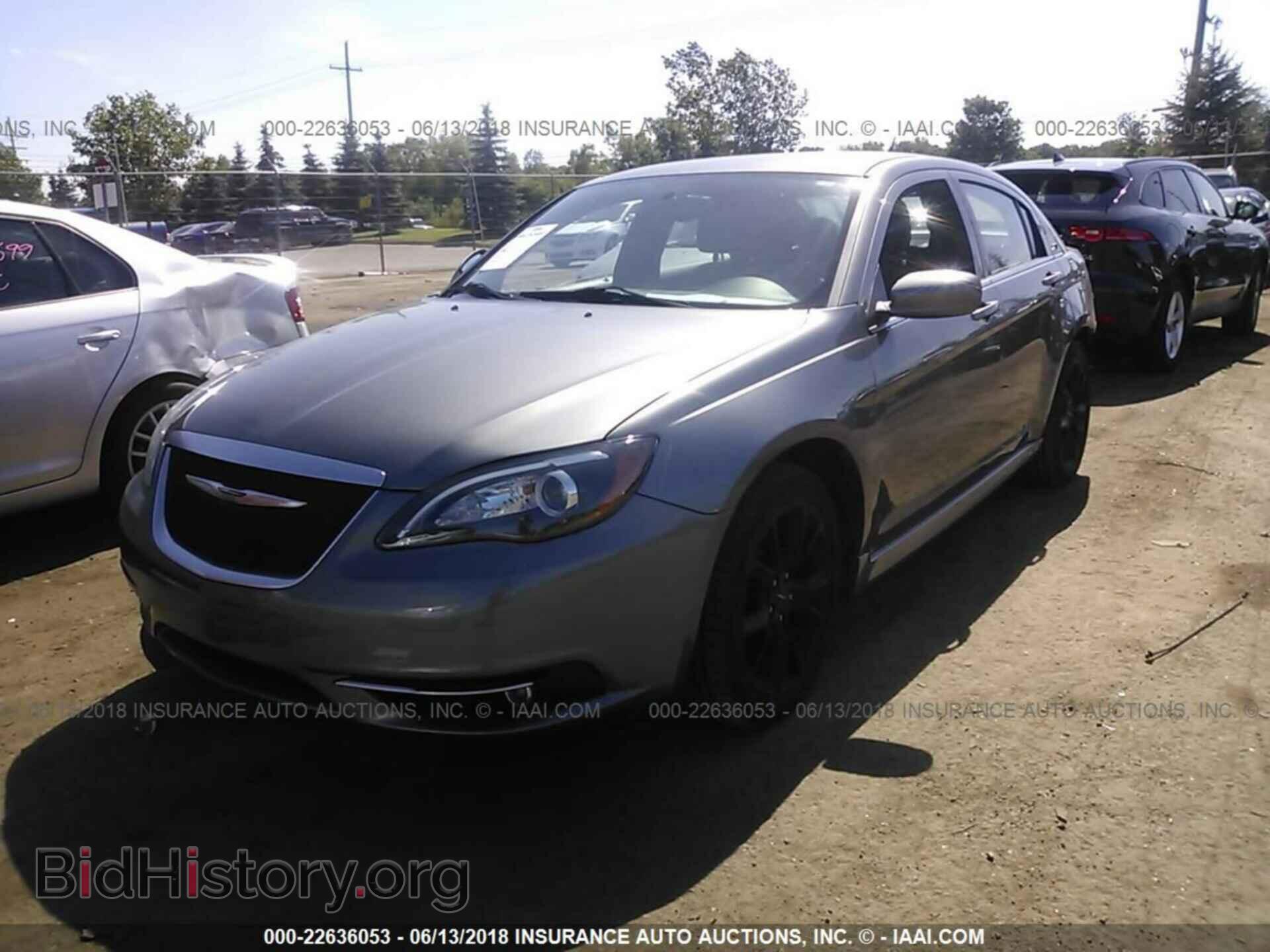 2013 Chrysler 200 - VIN: 1C3CCBCG1DN719702 - Фото 2
