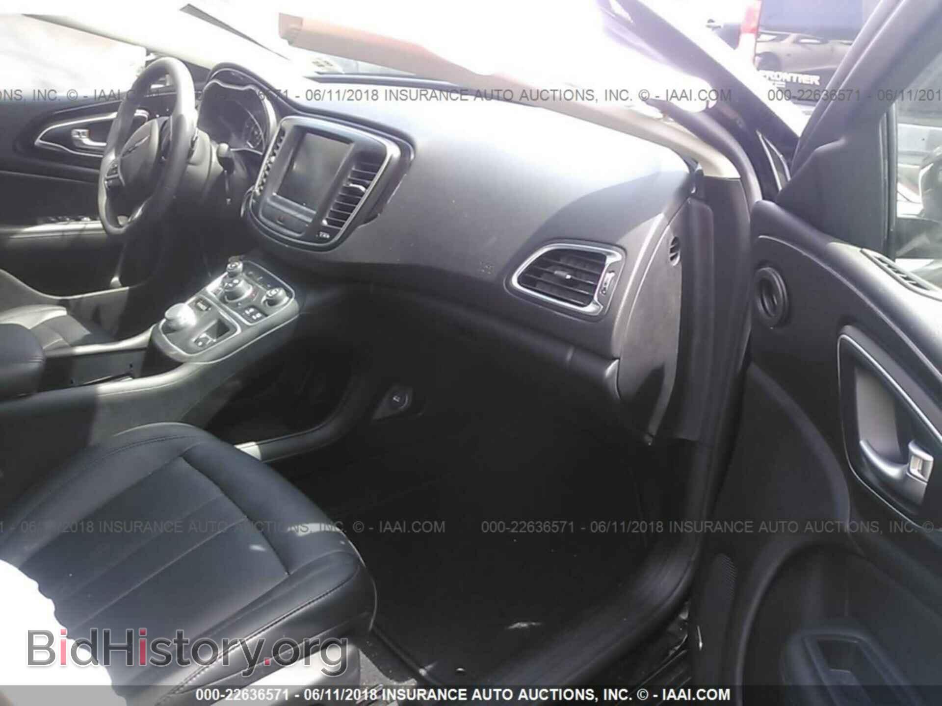 2016 Chrysler 200 - VIN: 1C3CCCEGXGN118361 - Photo 5