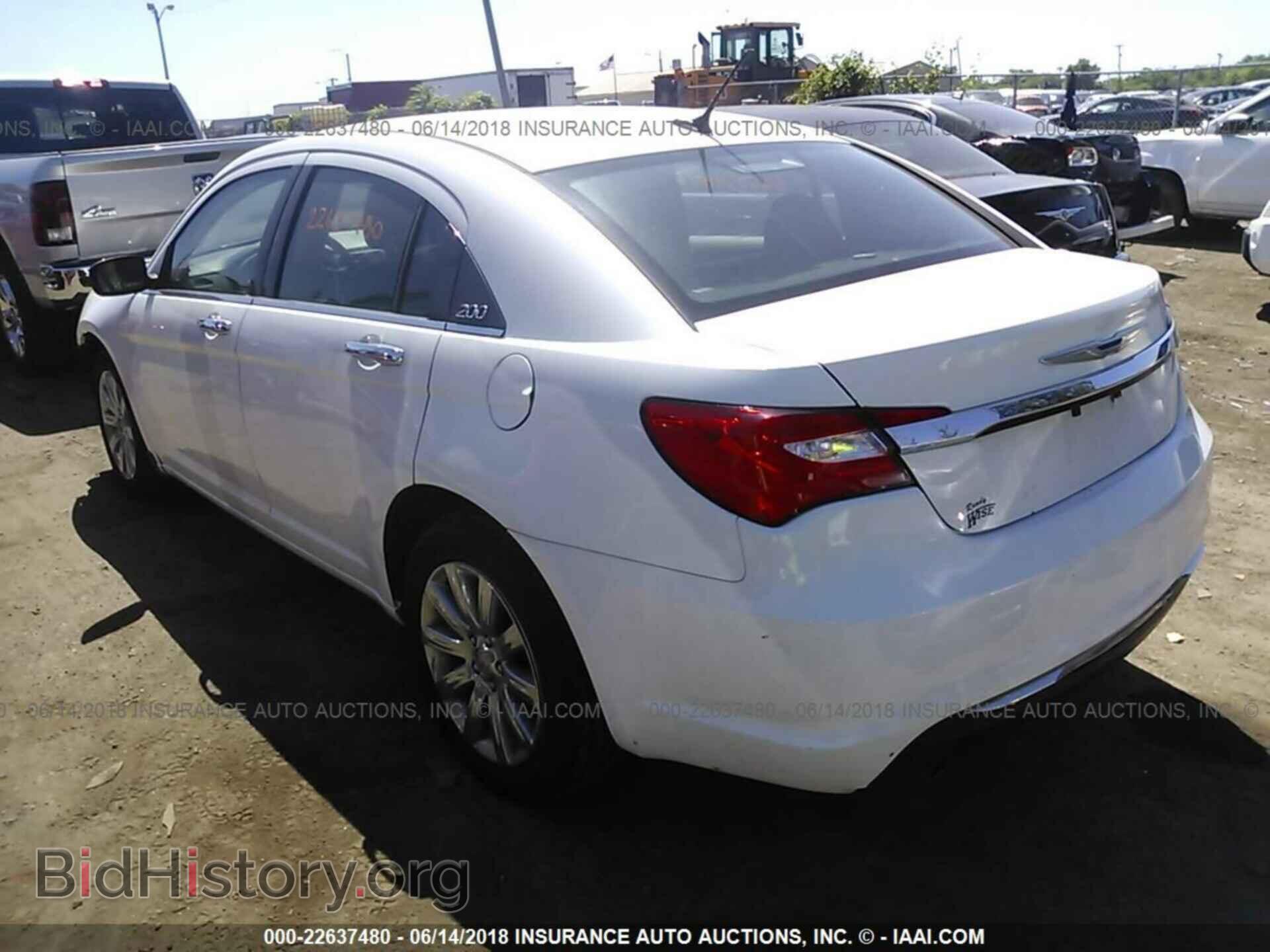 2014 Chrysler 200 - VIN: 1C3CCBCG5EN177117 - Фото 3