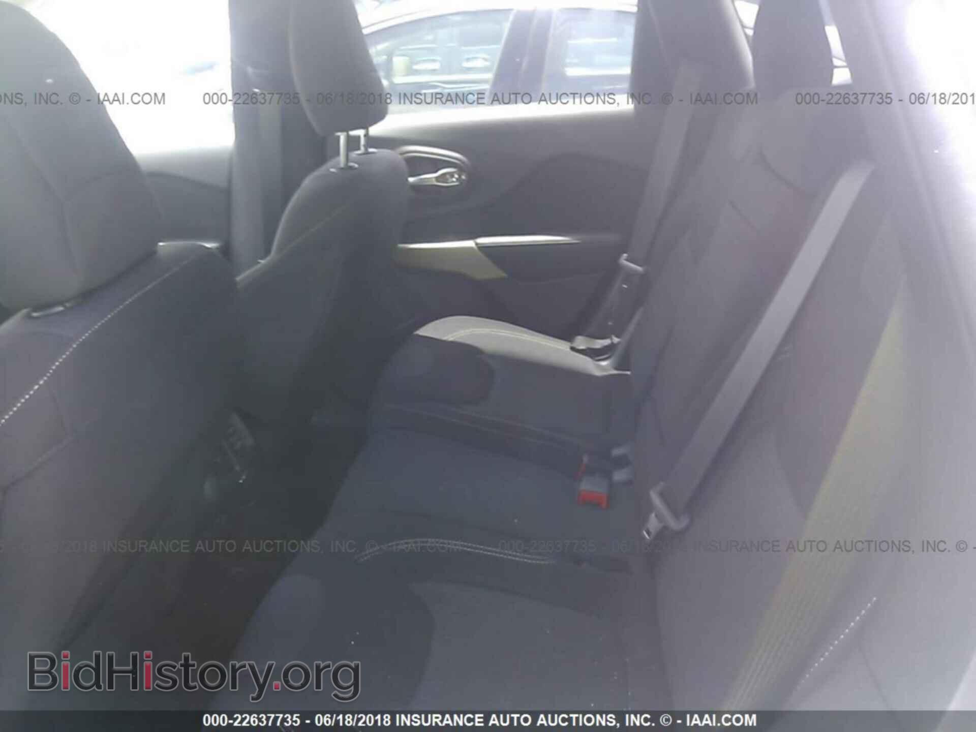 2017 Jeep Cherokee - VIN: 1C4PJLCB1HW663287 - Photo 8