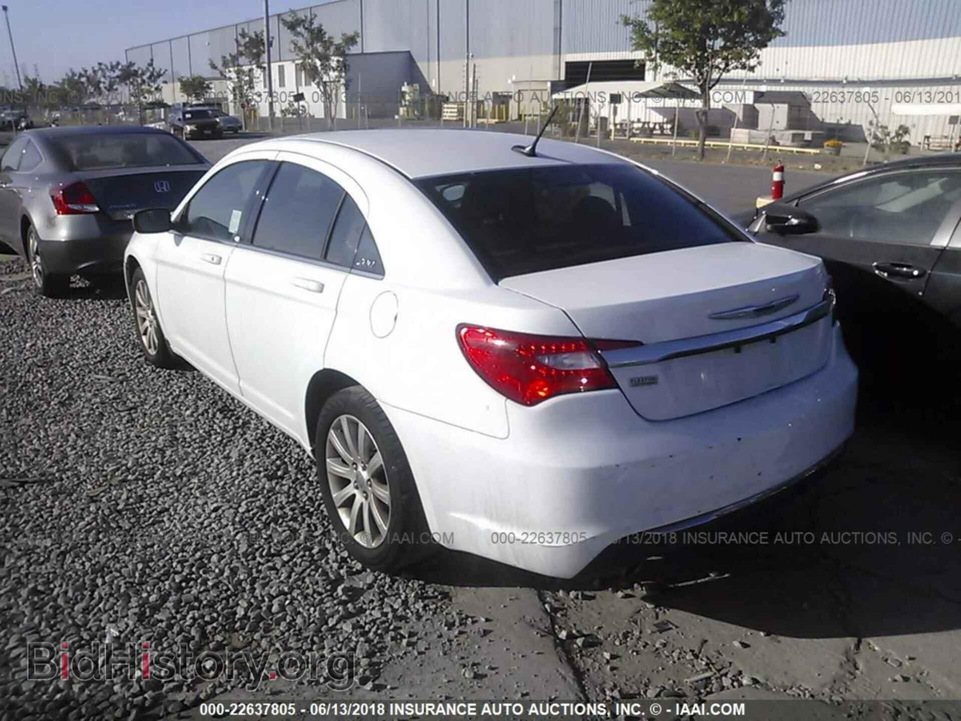 2014 Chrysler 200 - VIN: 1C3CCBBG5EN114326 - Фото 3