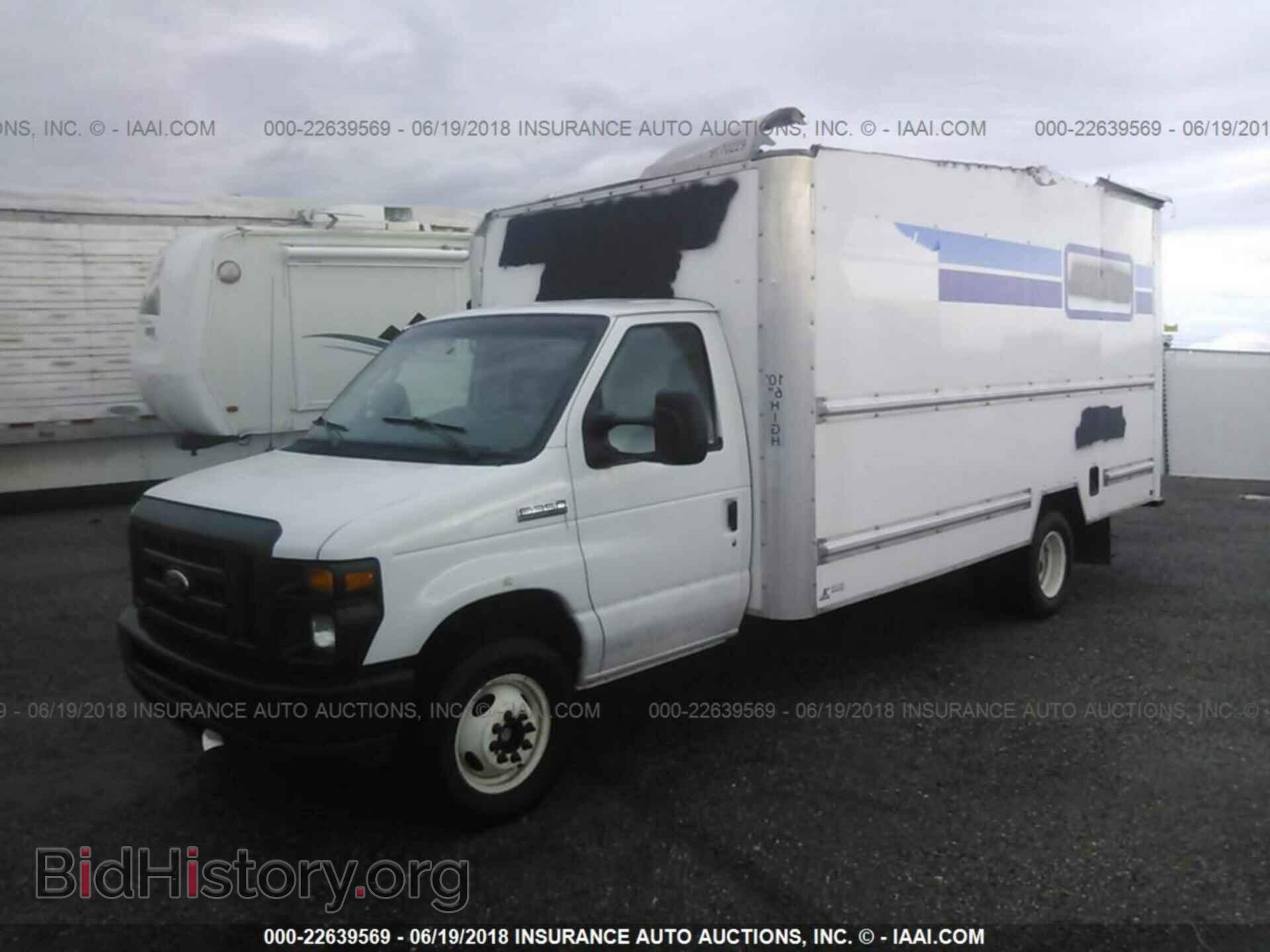 2015 Ford Econoline - VIN: 1FDWE3FS2FDA21371 - Photo 2