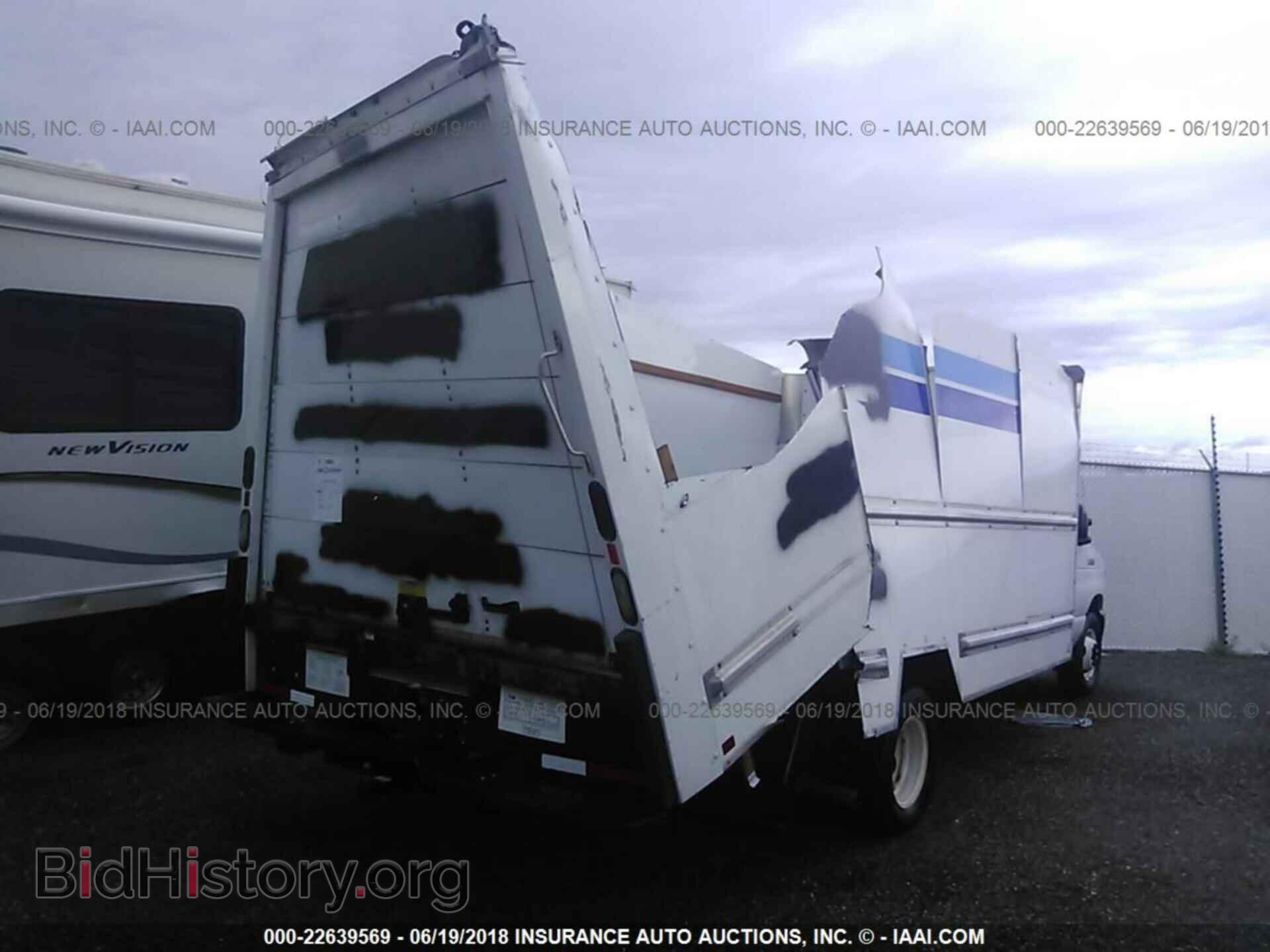 2015 Ford Econoline - VIN: 1FDWE3FS2FDA21371 - Photo 4