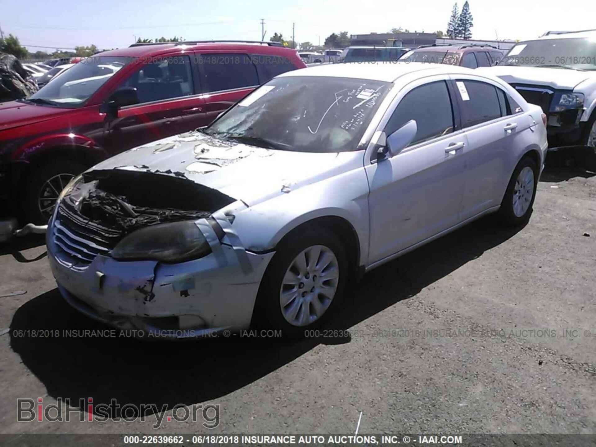 2011 Chrysler 200 - VIN: 1C3BC4FBXBN535461 - Фото 2
