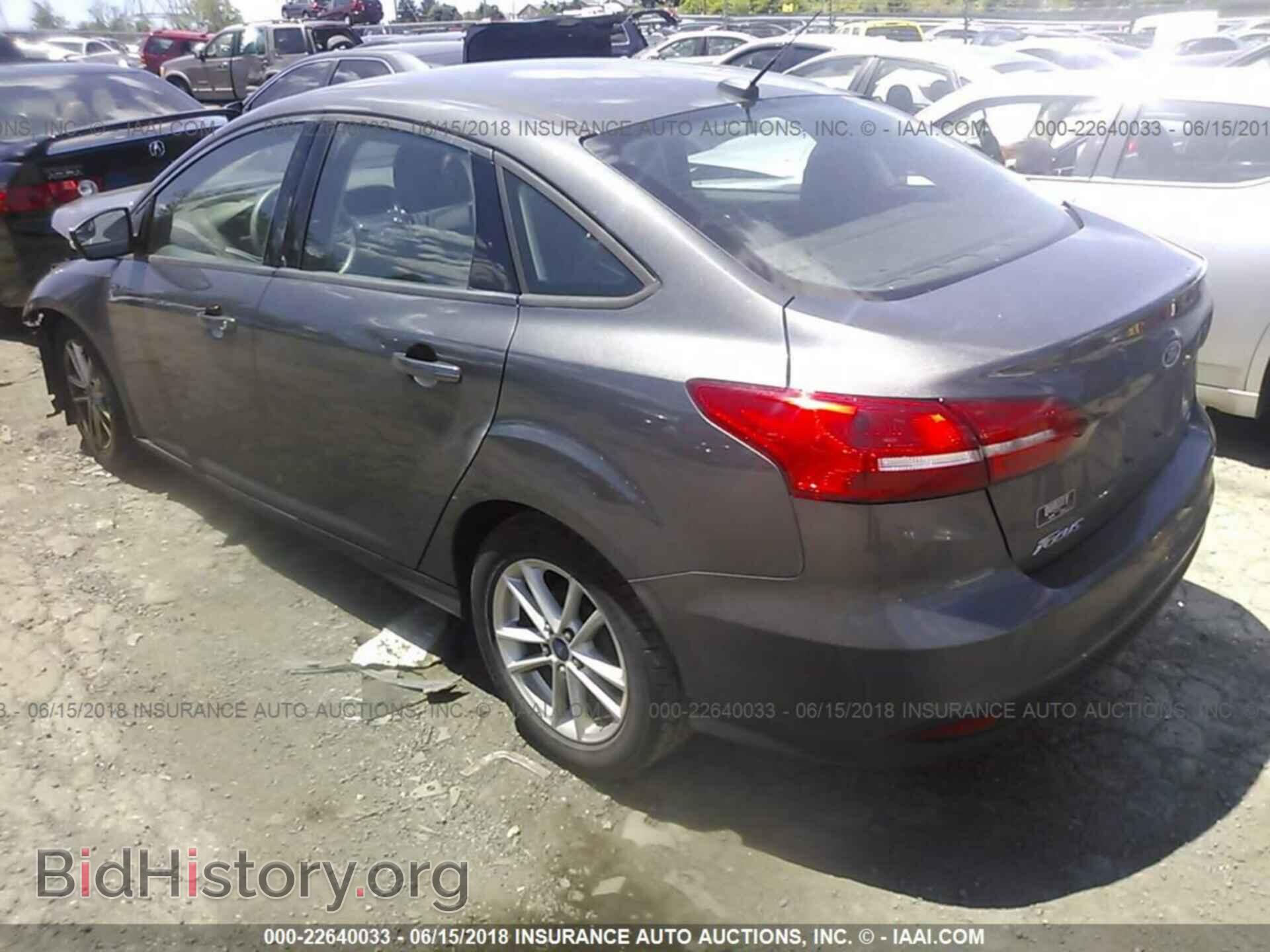 2015 Ford Focus - VIN: 1FADP3F2XFL289585 - Photo 3